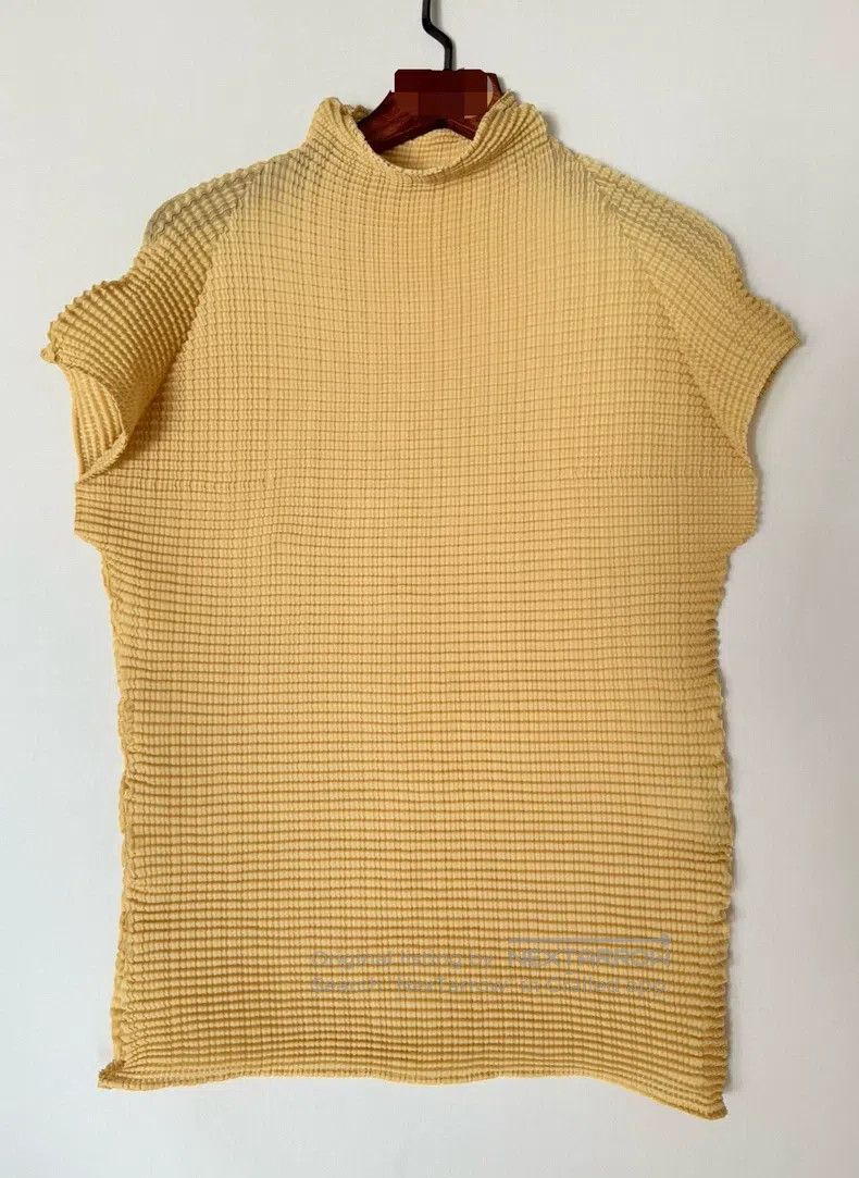 Issey Miyake Issey Miyake Goose Yellow Short Sleeve Top Size M / US 6-8 / IT 42-44 - 2 Thumbnail