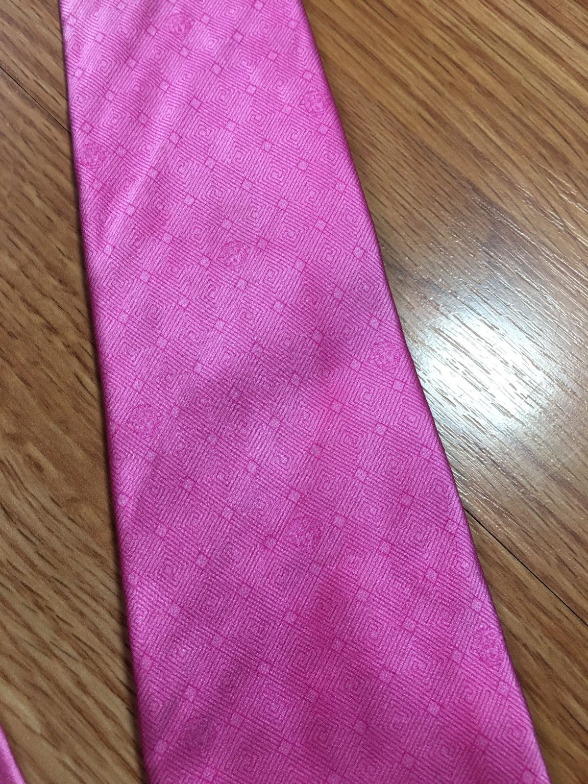 Versace GIANNI VERSACE Dark Pink Medusa Silk Mens Italy Tie Vintage Size ONE SIZE - 9 Thumbnail