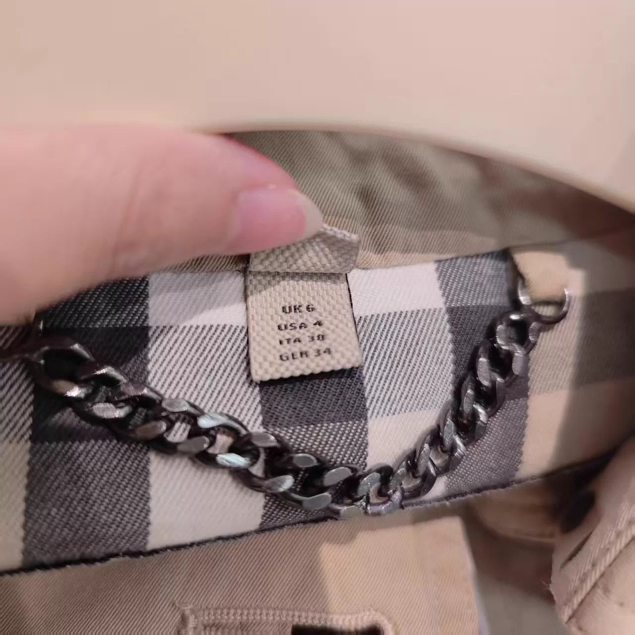 Burberry Burberry Belted Notch Lapel Solid Trench Coat S Size S / US 4 / IT 40 - 4 Thumbnail