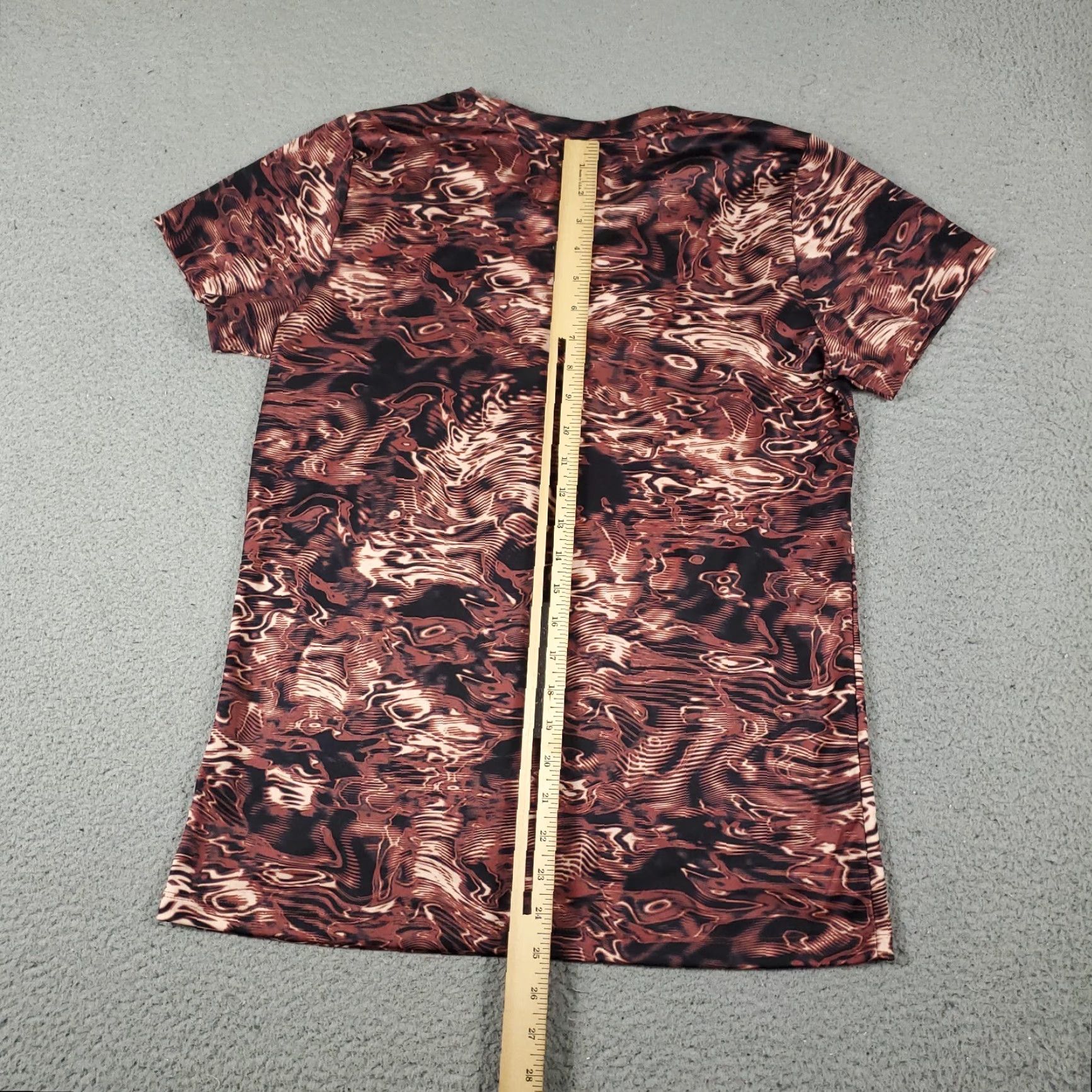 Under Armour Under Armour T Shirt Womens Medium Red Black Camouflage Short Sleeve Ladies Size M / US 6-8 / IT 42-44 - 4 Thumbnail