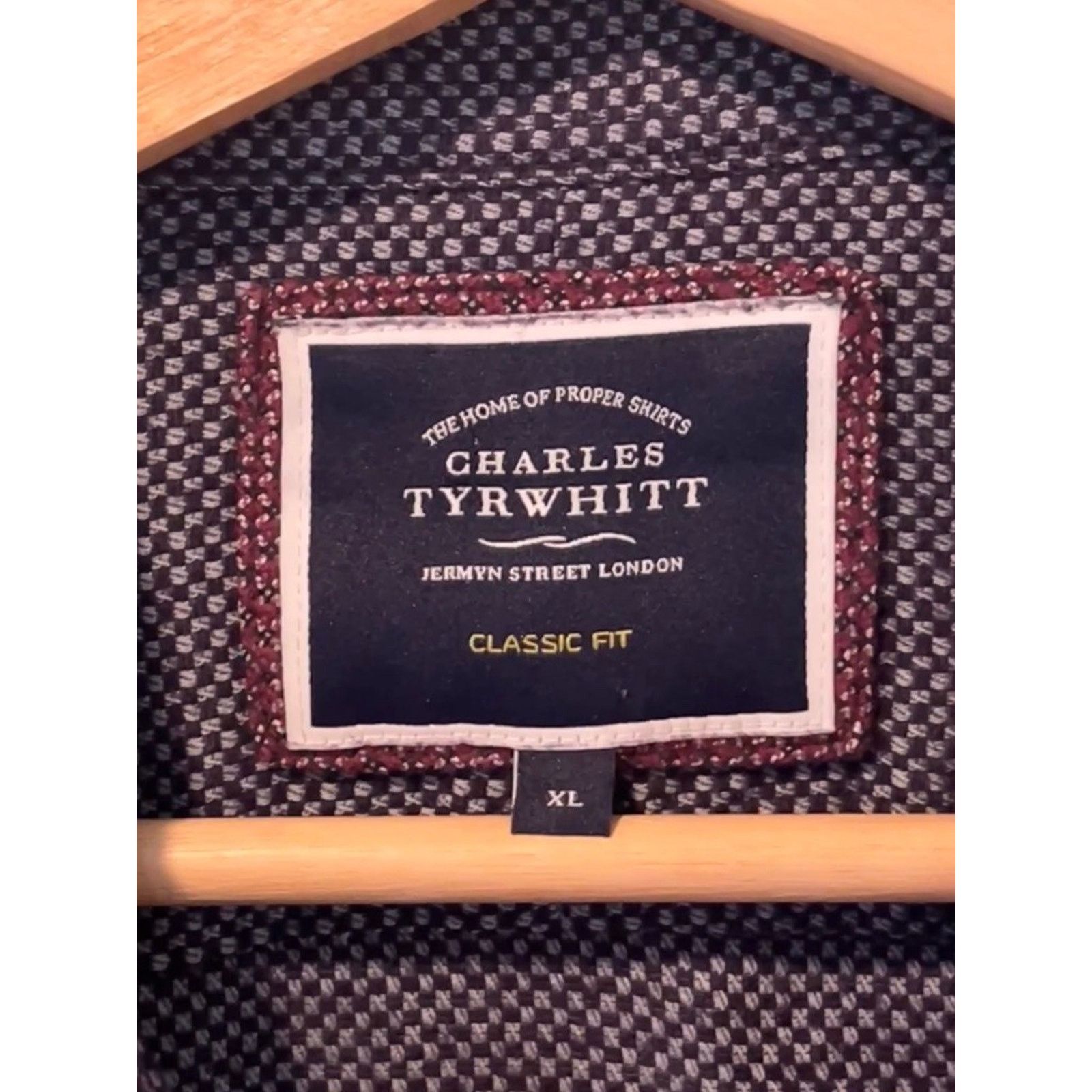 Charles Tyrwhitt Charles Tyrwhitt Heavy Cotton Button Down Shirt Men's Sz. XL Size US XL / EU 56 / 4 - 4 Thumbnail