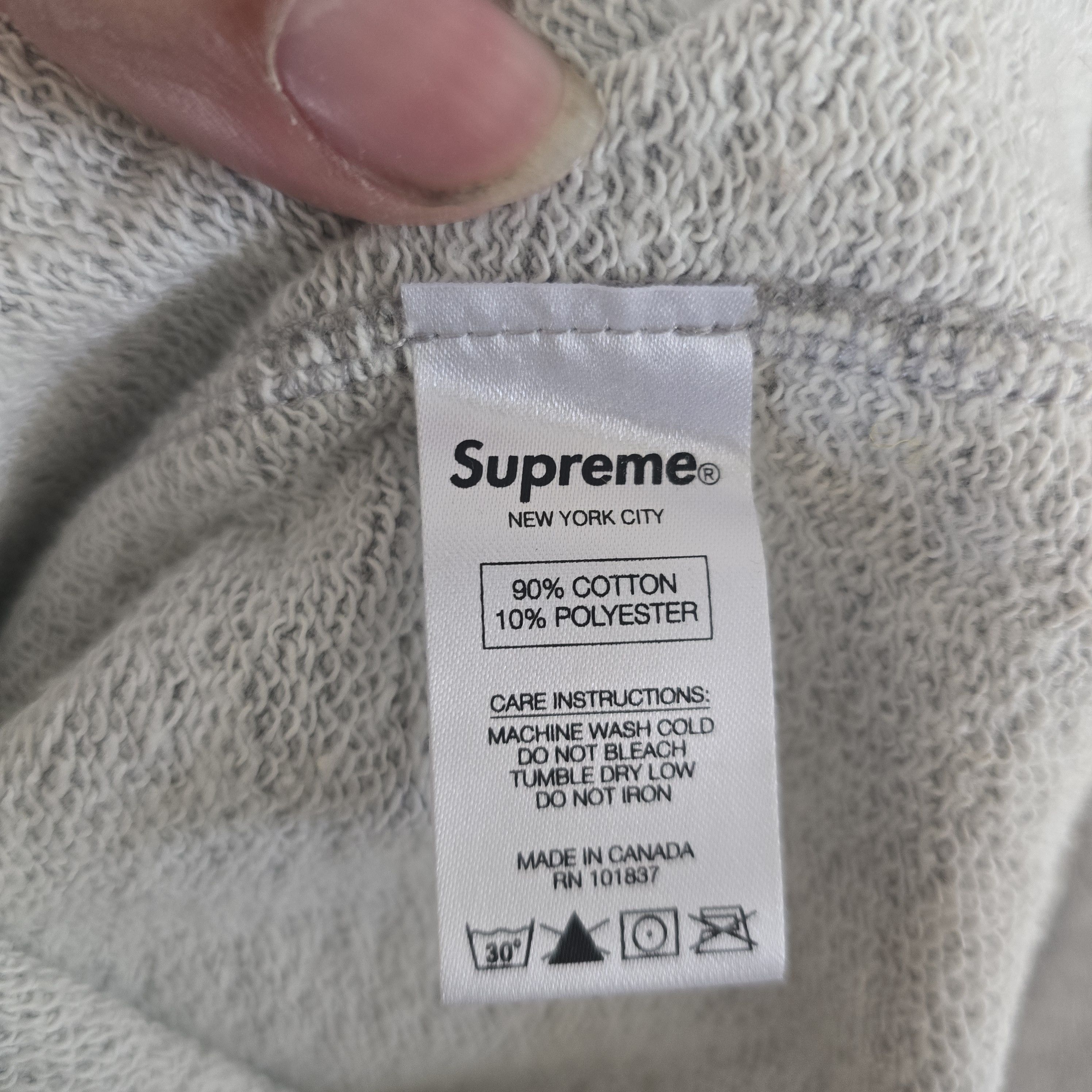 Supreme Supreme World Famous International Crewneck Rare Size US L / EU 52-54 / 3 - 9 Thumbnail