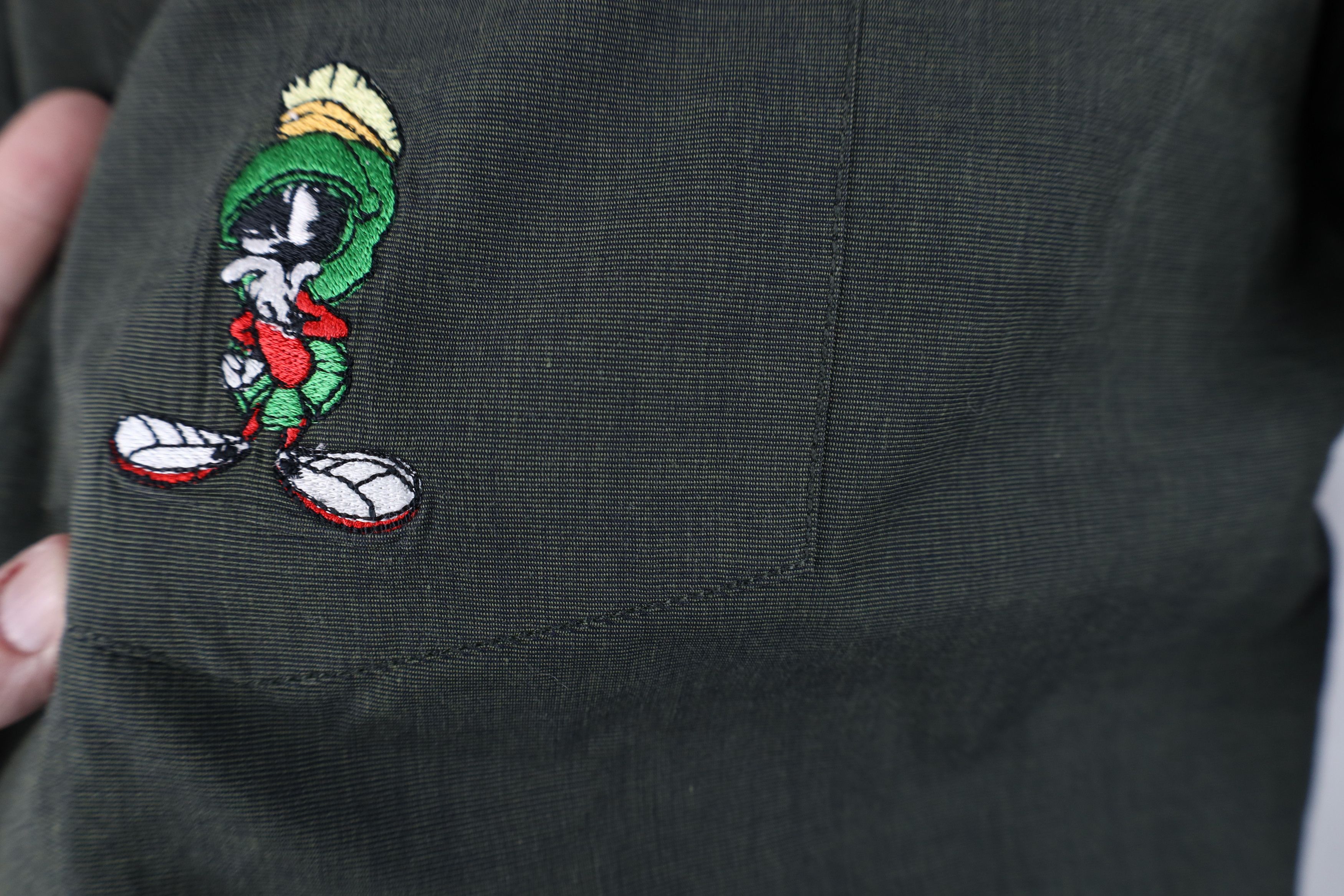 Vintage Vintage 90s Warner Bros Looney Tunes Martian Button Shirt Size US L / EU 52-54 / 3 - 5 Thumbnail