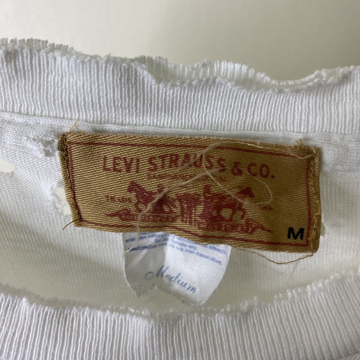 Levi's Vintage 1990s Levis Nice Graphic Distressed T Shirt Size US L / EU 52-54 / 3 - 5 Thumbnail