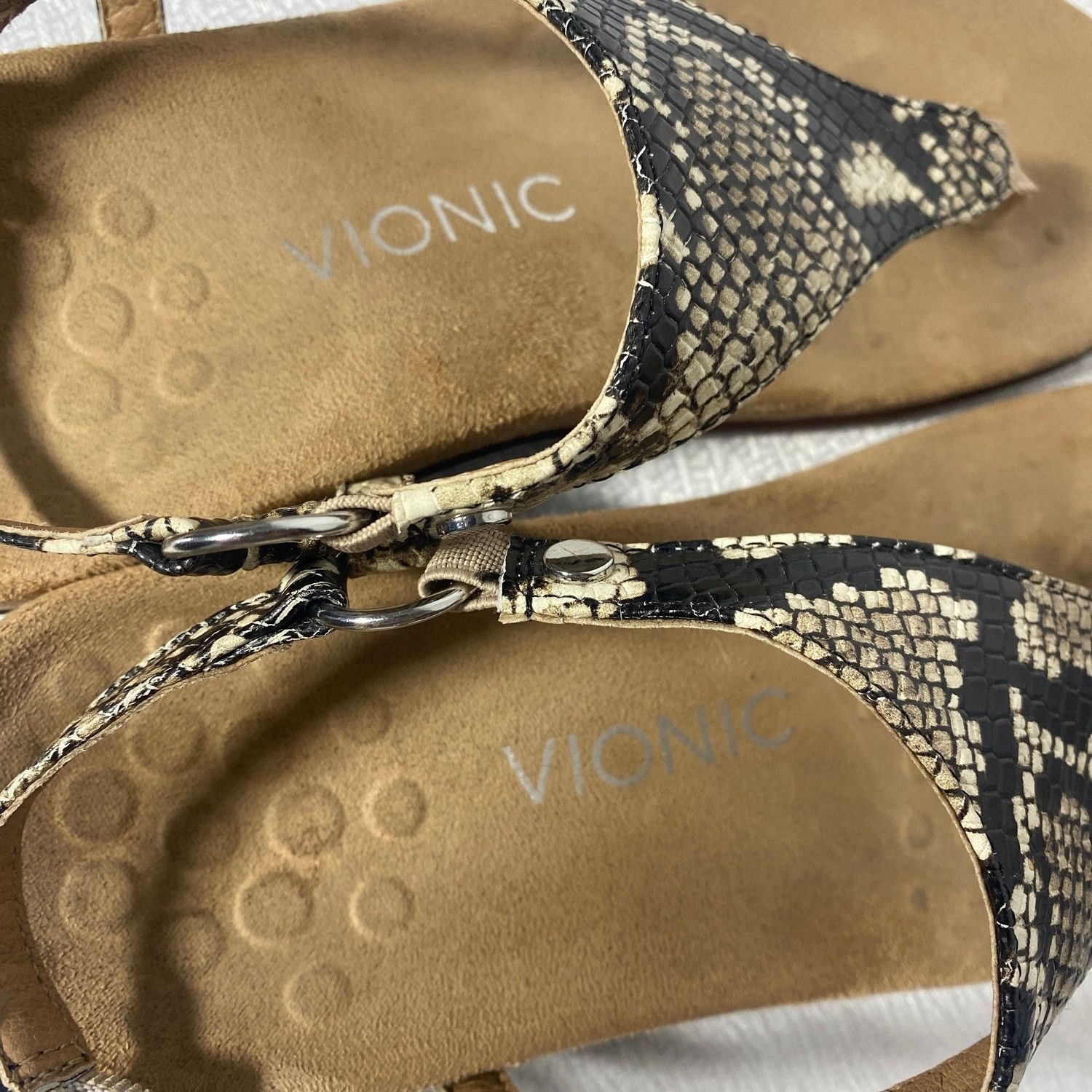 Vionic Vionic Snakeskin pattern Leather Thong Sandals womens sz 7 Size US 7 / IT 37 - 4 Thumbnail