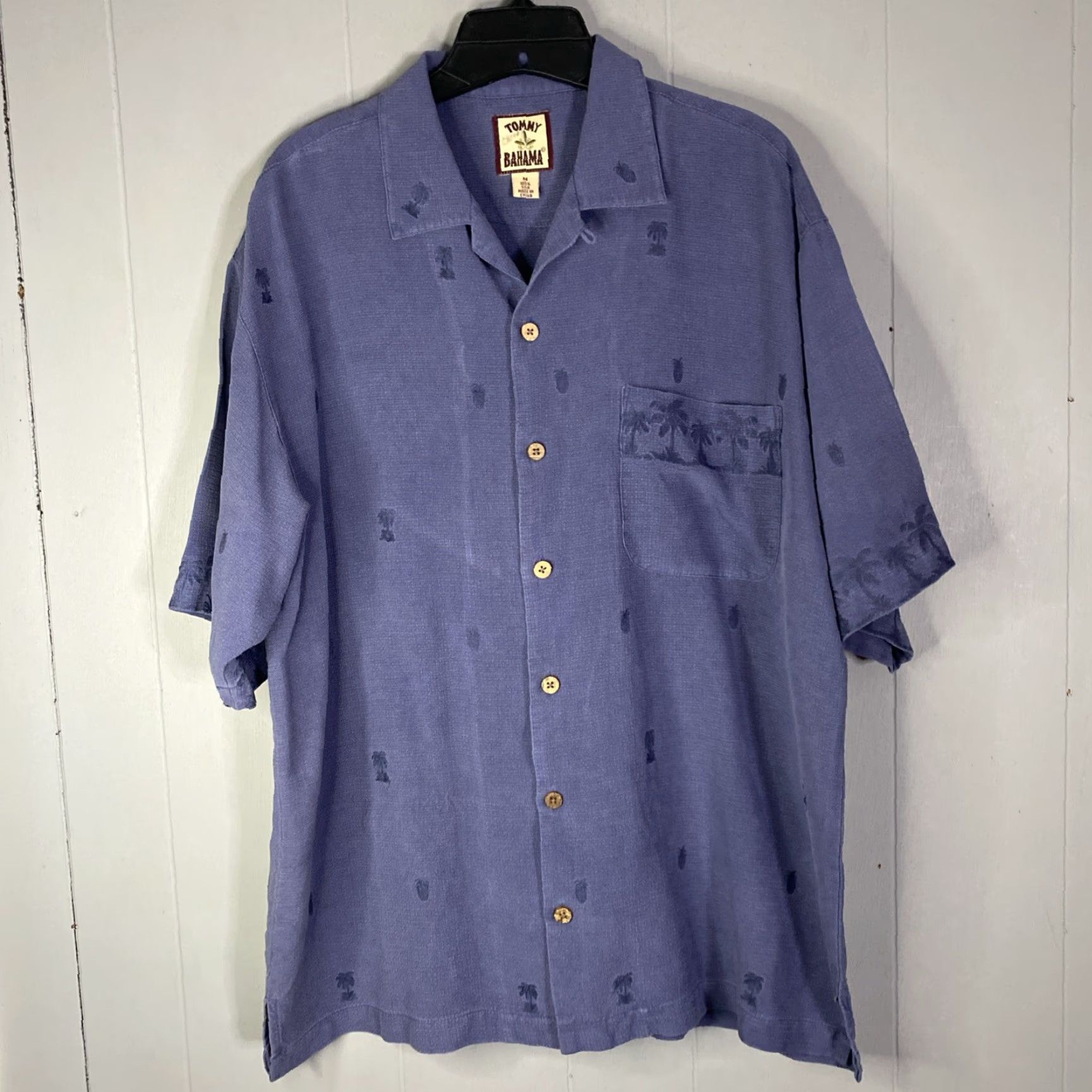 Tommy Bahama VINTAGE Tommy Bahama Pure Silk Hawaiian Shirt Mens M Short Sleeve Blue Pineapples Cruise 24x29 Size US M / EU 48-50 / 2 - 7 Thumbnail