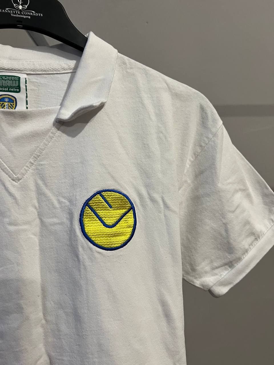 Vintage 1974 LEEDS UNITED #4 BREMNER HOME REMAKE SOCCER JERSEY SHIRT Size US M / EU 48-50 / 2 - 10 Thumbnail