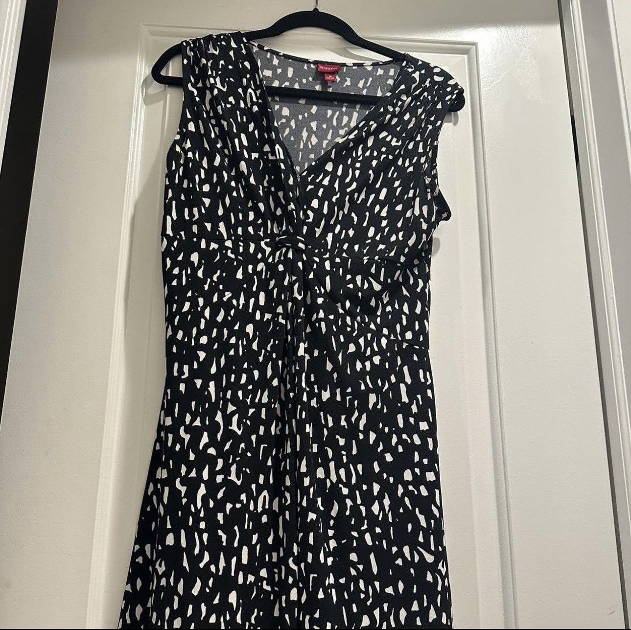 Shein Merona Black White Deep V Neck Sleeveless Dress Size M / US 6-8 / IT 42-44 - 4 Thumbnail