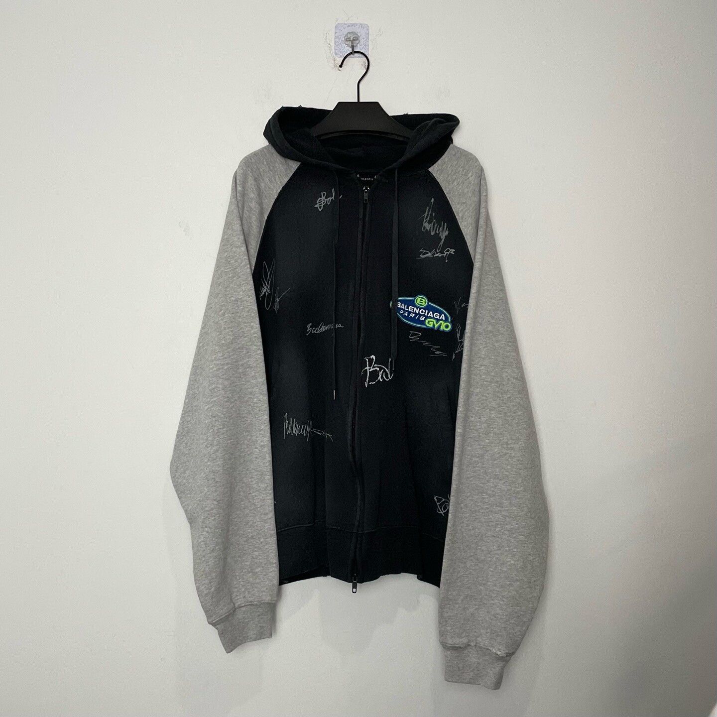 Balenciaga Balenciaga 25 Graffiti Signature Zip Hoodie Size US L / EU 52-54 / 3 - 1 Thumbnail