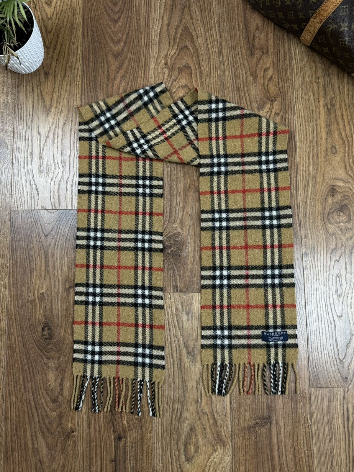 Burberry Vintage wool scarf Burberry’s 90s original luxury item Size ONE SIZE - 1 Thumbnail