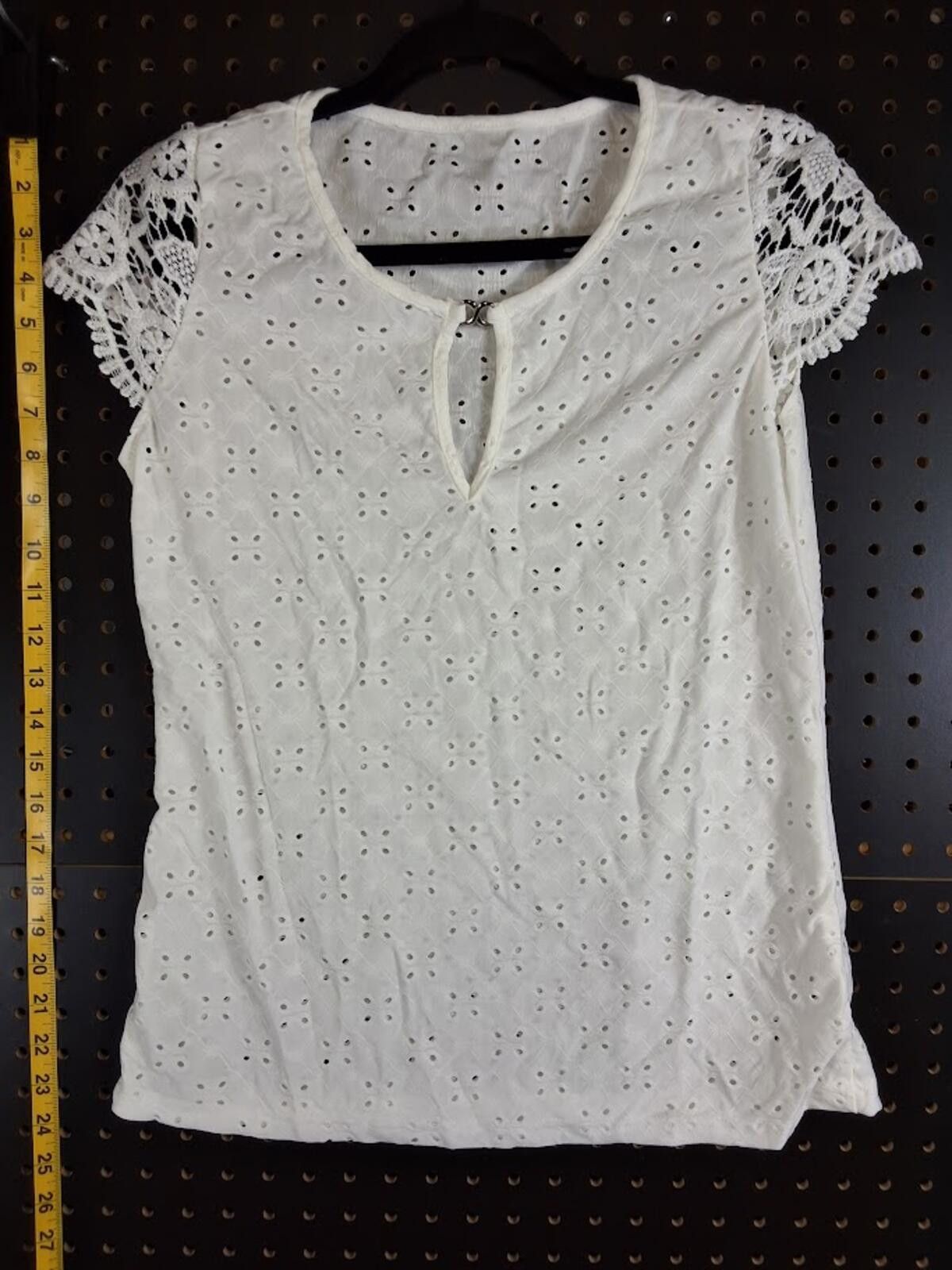 The Unbranded Brand Elegant White Eyelet Lace Sleeve Top - Size S Size S / US 4 / IT 40 - 1 Thumbnail
