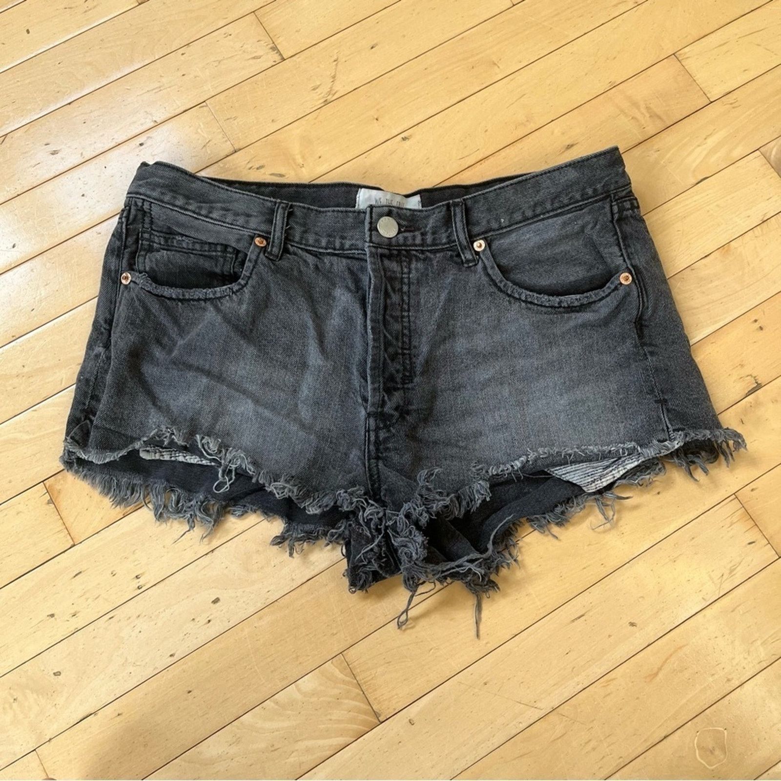 Other We The Free People Jean Shorts Low Waist Fray 2" Hem Size 30 Size 30" / US 8 / IT 44 - 1 Thumbnail