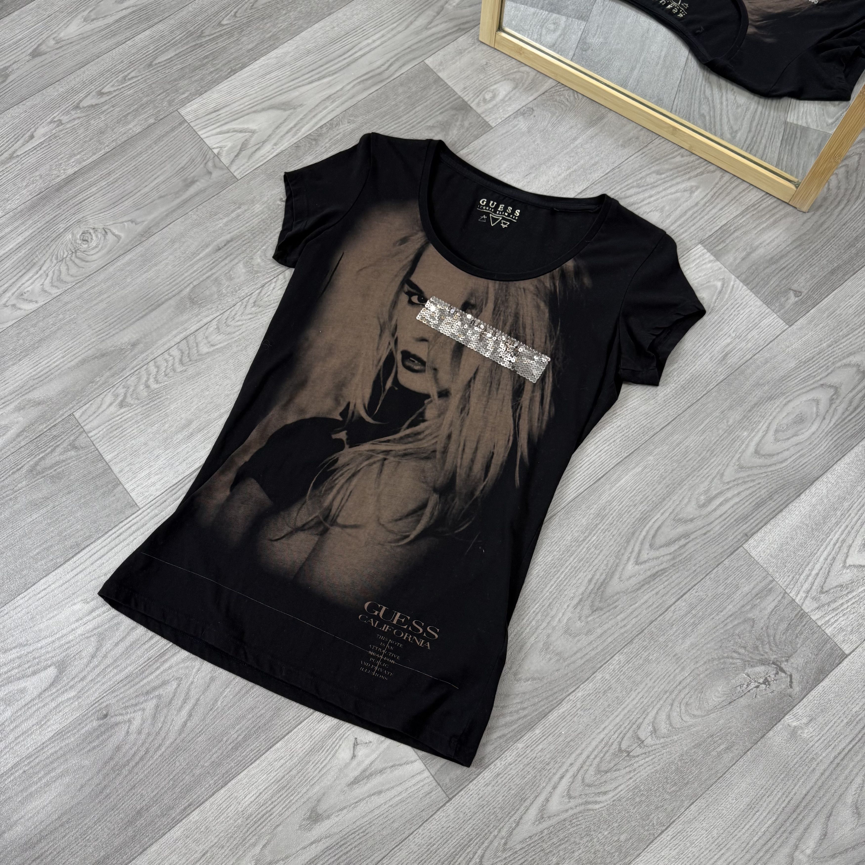 Guess Vintage Guess 10s Sexy Girl Graphic Black Tee Shirt Size M / US 6-8 / IT 42-44 - 3 Thumbnail