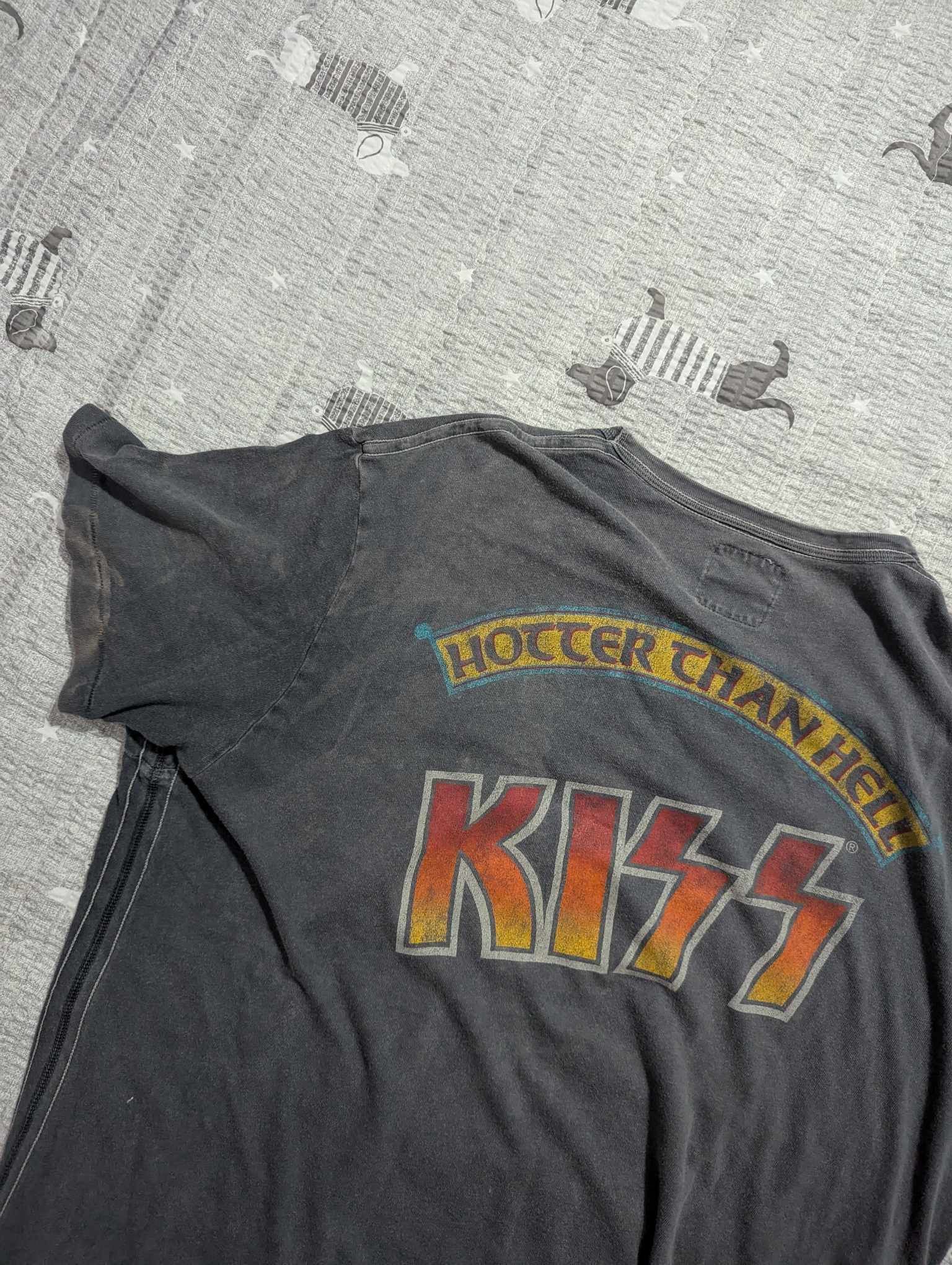 KISS × Vintage Vintage Kiss Hotter than Hell Band Tee Size US L / EU 52-54 / 3 - 7 Thumbnail