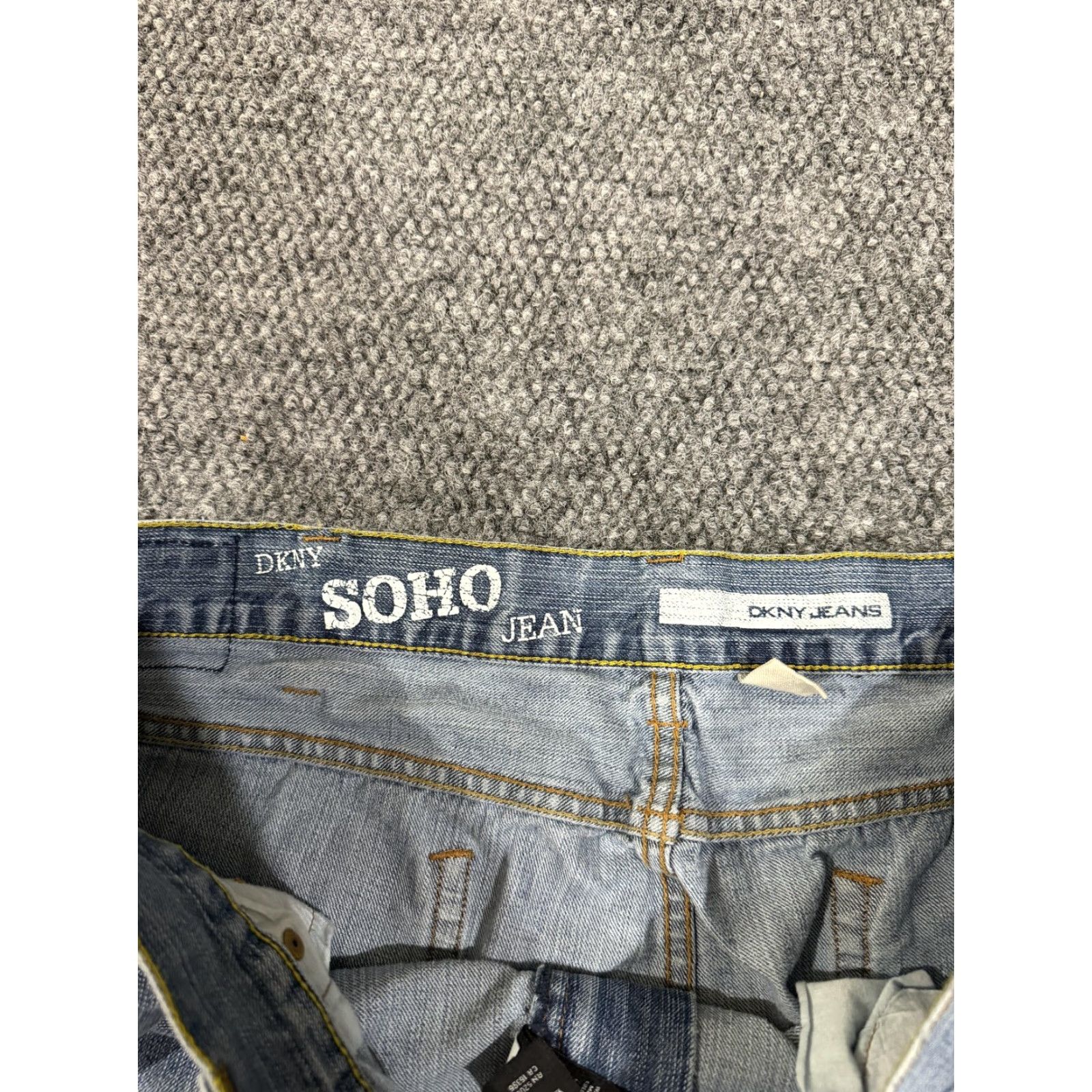 DKNY DKNY JEANS Jeans Mens 36x26 Blue Soho Relaxed Straight Light Wash Distressed Size US 36 / EU 52 - 7 Thumbnail