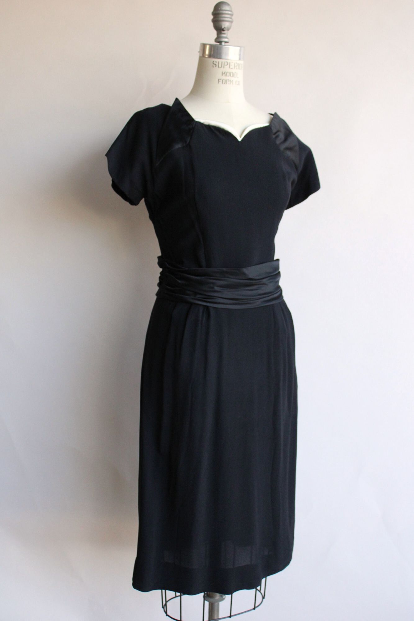 Vintage Vintage 1950s Dress, Black Rayon Dress With Cummerbund Belt Size S / US 4 / IT 40 - 5 Thumbnail