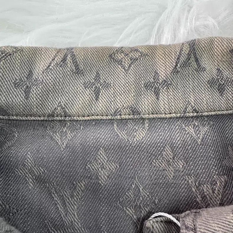 Louis Vuitton Louis Vuitton Grey Logo full-print single-breasted casual Size US M / EU 48-50 / 2 - 9 Thumbnail