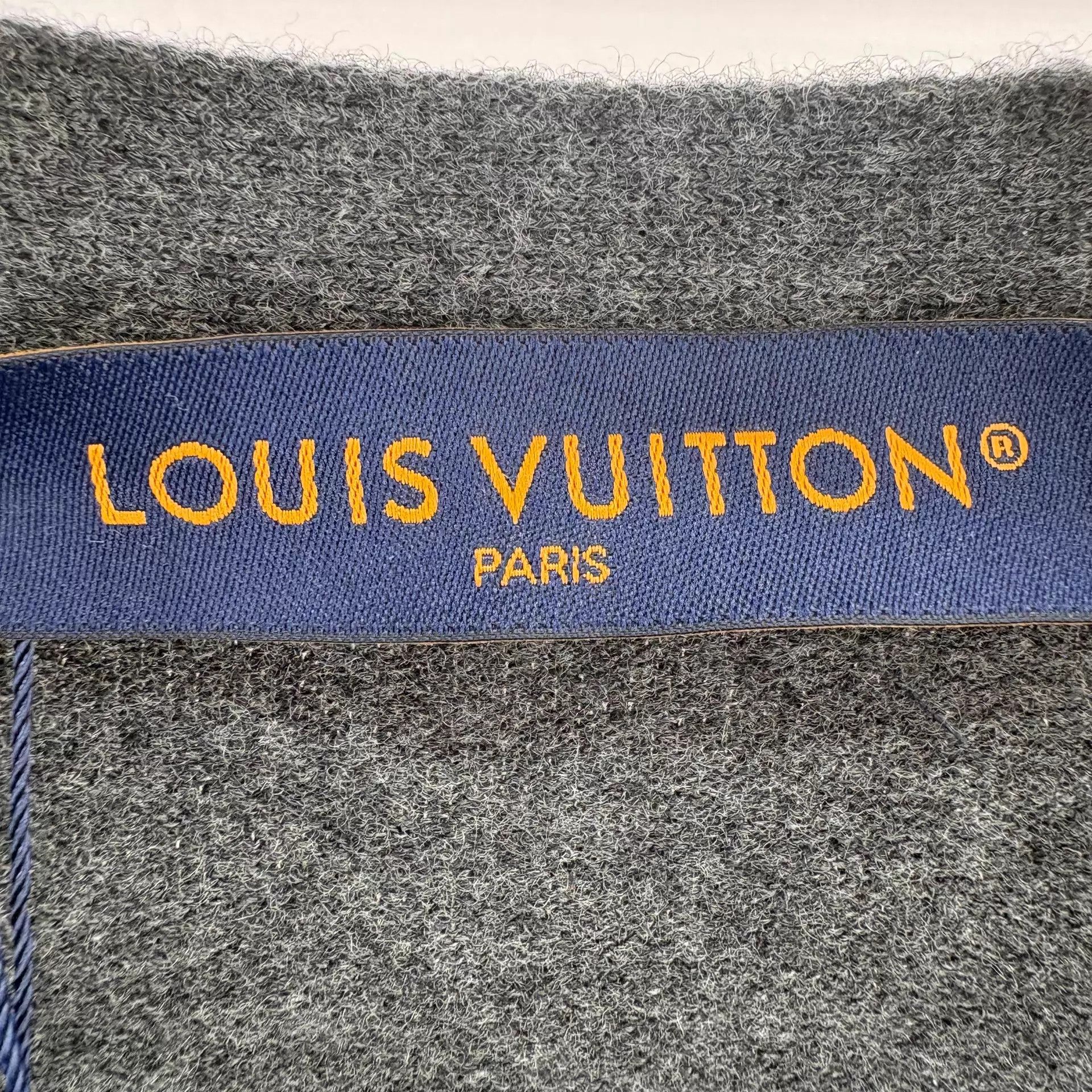 Louis Vuitton Louis Vuitton V-neck gray logo knit cardigan S Size US S / EU 44-46 / 1 - 5 Thumbnail
