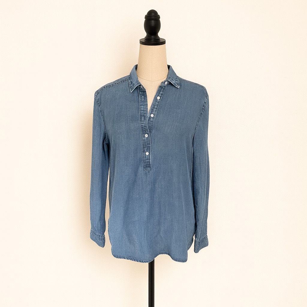Loft Ann Taylor LOFT Women’s Size M Blue Chambray Denim Button Do Size M / US 6-8 / IT 42-44 - 1 Thumbnail