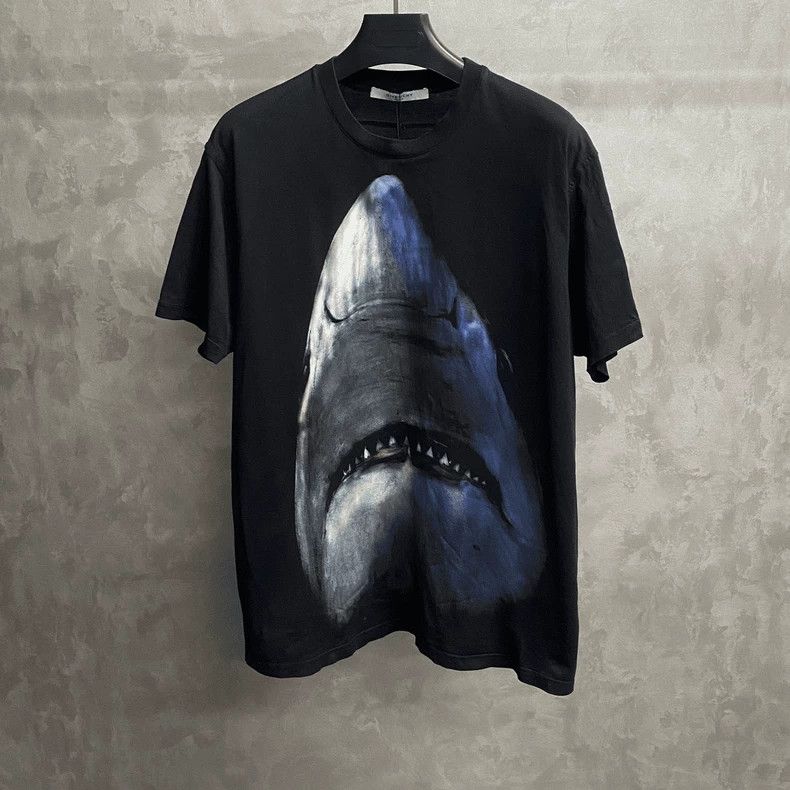 Givenchy Givenchy Black Shark Pattern Short Sleeve Size: s-7/m-4 Size US S / EU 44-46 / 1 - 1 Thumbnail
