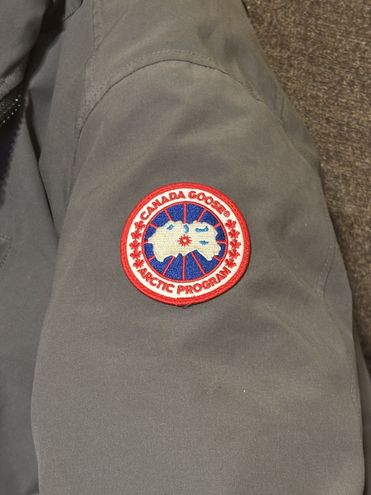 Canada Goose CANADA GOOSE Men's Chateau Parka Non-Fur, Small, Graphite Size US S / EU 44-46 / 1 - 11 Thumbnail