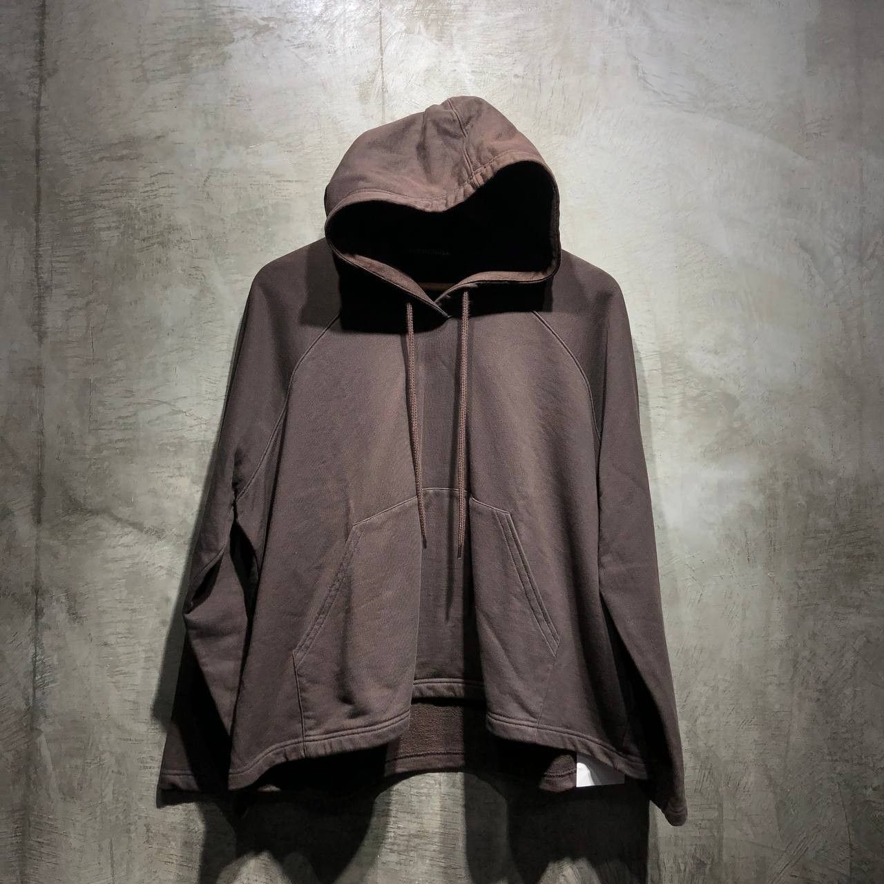 Balenciaga Balenciaga Sleeves Embroidered logo cropped hoodie BNWT Size US XL / EU 56 / 4 - 1 Thumbnail