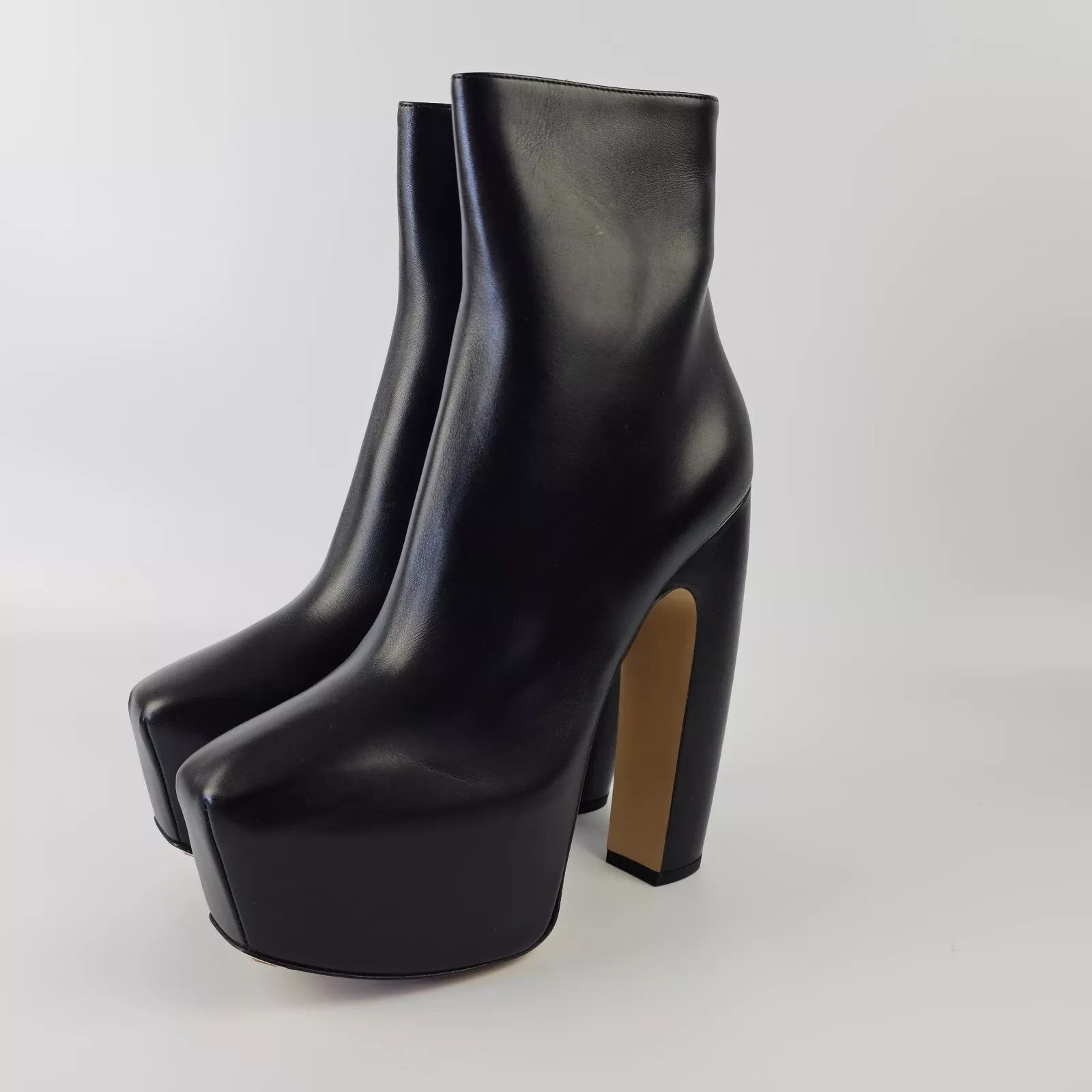Bottega Veneta Mostra Black Leather Ankle Boots New/Auth