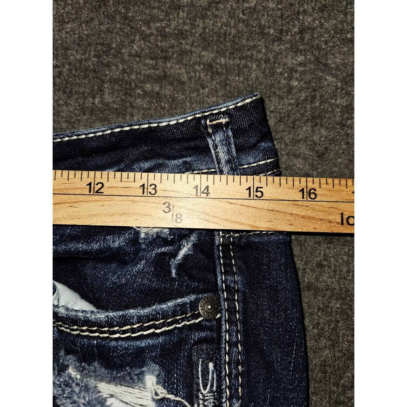 Silver Jeans Co. VINTAGE Silver Jeans Capri Jeans Women 28 Low Rise Blue Denim Distressed Preppy Logo Embroidered Pockets Crop 24in Inseam Mens Women Girls Boys Size 28" / US 6 / IT 42 - 4 Thumbnail