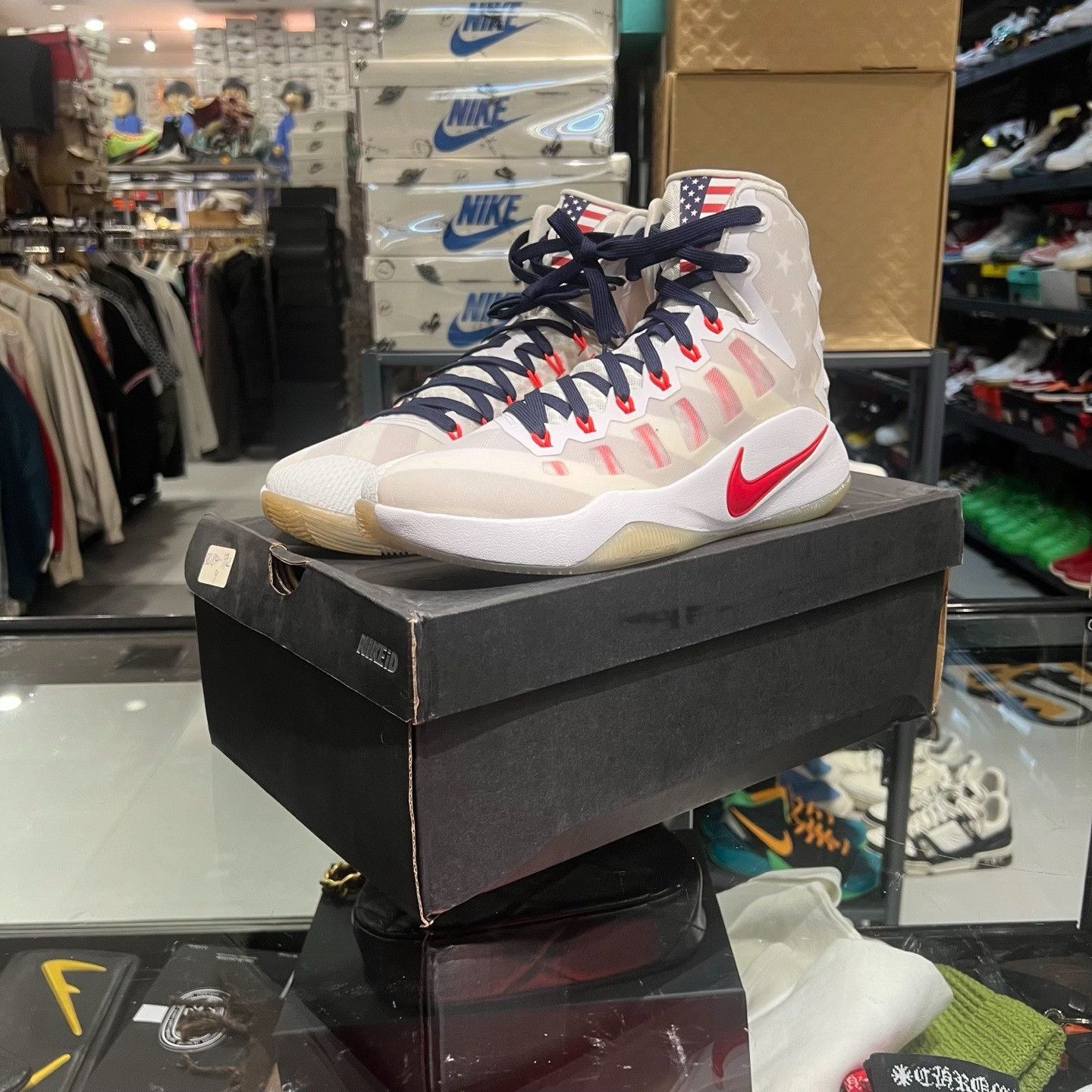 Nike Nike Lowtop Sneakers 9.5 Men Size US 9.5 / EU 42-43 - 1 Thumbnail