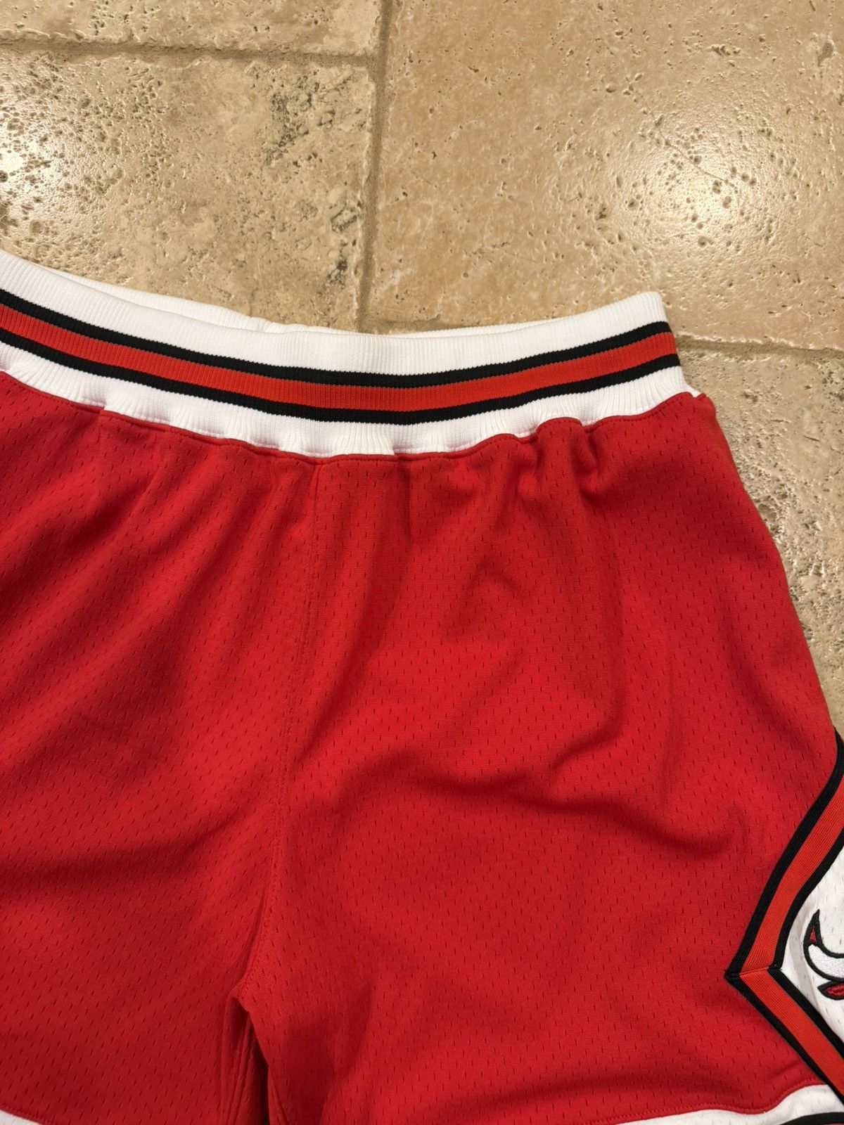 Mitchell & Ness Mitchell & Ness NBA Chicago Bulls Red Basketball Shorts Size US 34 / EU 50 - 6 Thumbnail