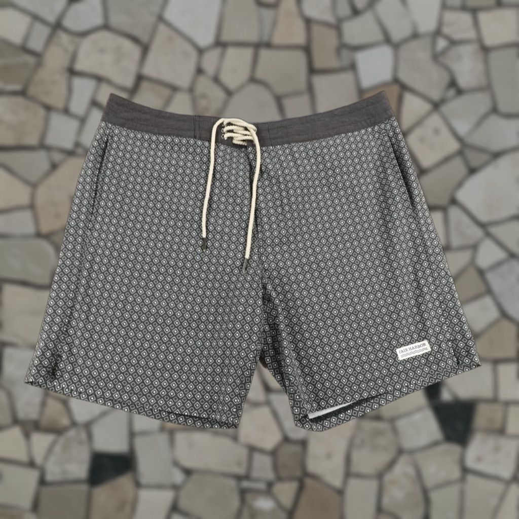Vintage VINTAGE Fair Harbor Board Shorts Mens 36 Black Diamond Print Bathing Suit Swim Trunks Geometric Pattern Beach Outdoor Sports Mens Size US 36 / EU 52 - 1 Thumbnail