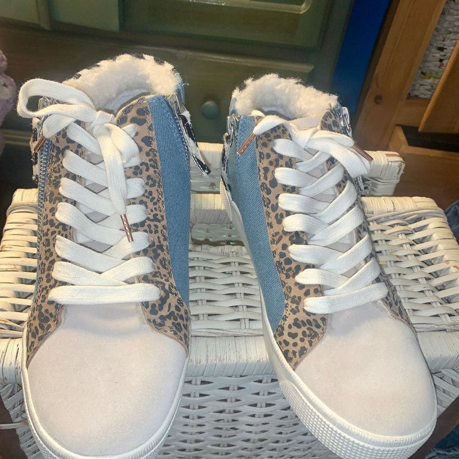 Dolce Vita NEW DOLCE VITA HIDDEN WEDGE SNEAKERS SHEARLING DENIM 8 Size US 8 / IT 38 - 3 Thumbnail
