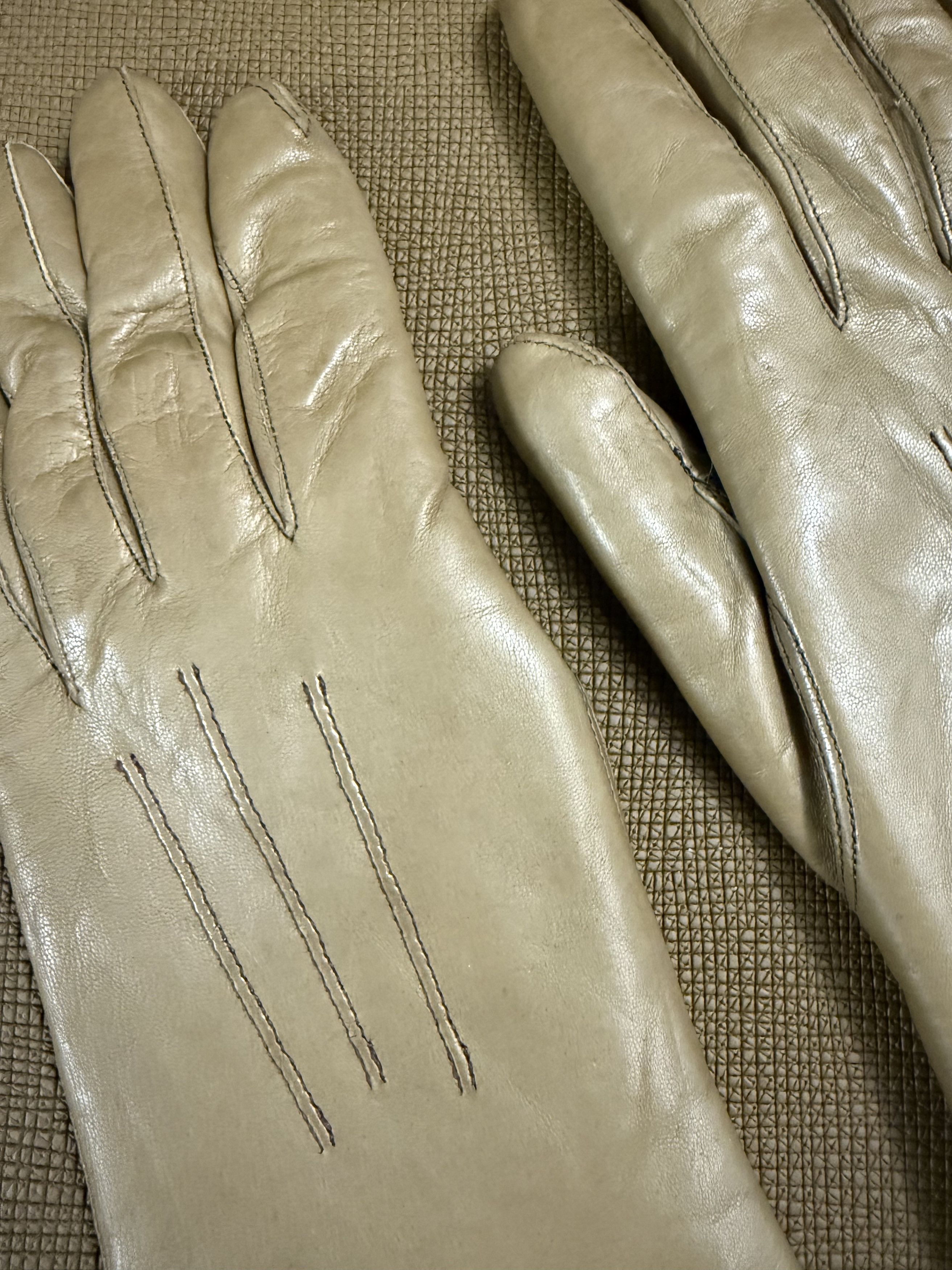 Paul Harnden Shoemakers PAUL HARNDEN SHOEMAKERS GLOVES IN SIZE 7 Size ONE SIZE - 3 Thumbnail