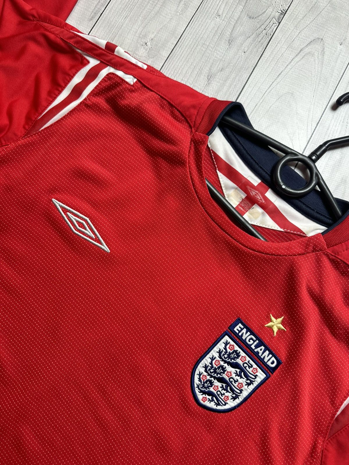 Umbro × Vintage Vintage Umbro England soccer jersey size L logo red Size US L / EU 52-54 / 3 - 5 Thumbnail