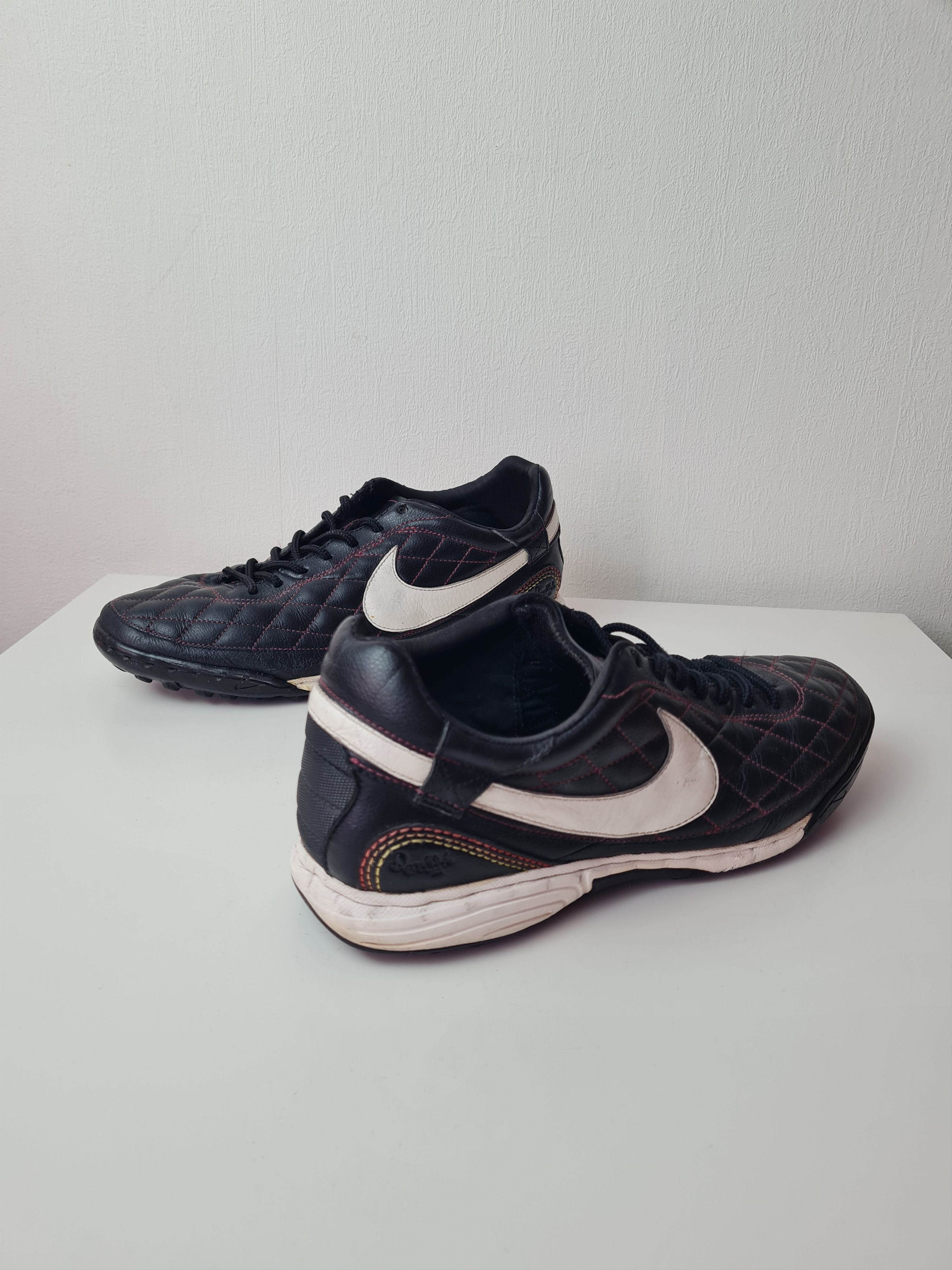 Nike Football Soccer Nike Tiempo R10 Ronaldinho Dois TF Indor Size US 8.5 / EU 41-42 - 3 Thumbnail