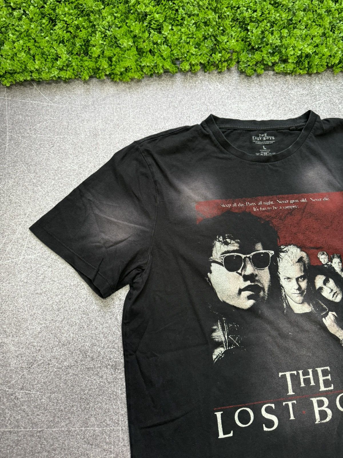 Vintage Vintage The Lost Boys Movie Tee Size US L / EU 52-54 / 3 - 3 Thumbnail