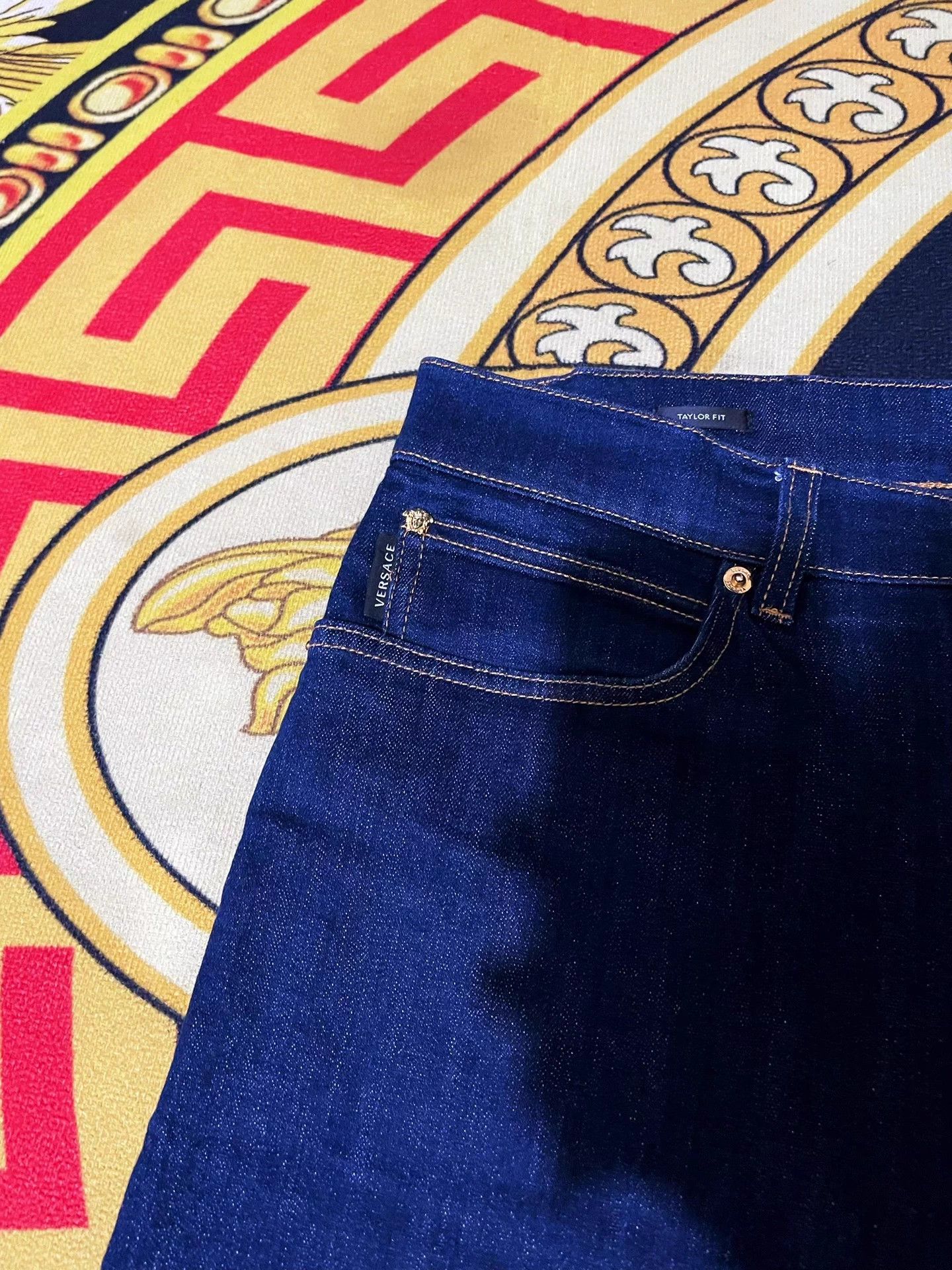 Versace Versace Logo Gold Embroidered Runway Washed 35W 9/10 Size US 35 - 5 Thumbnail