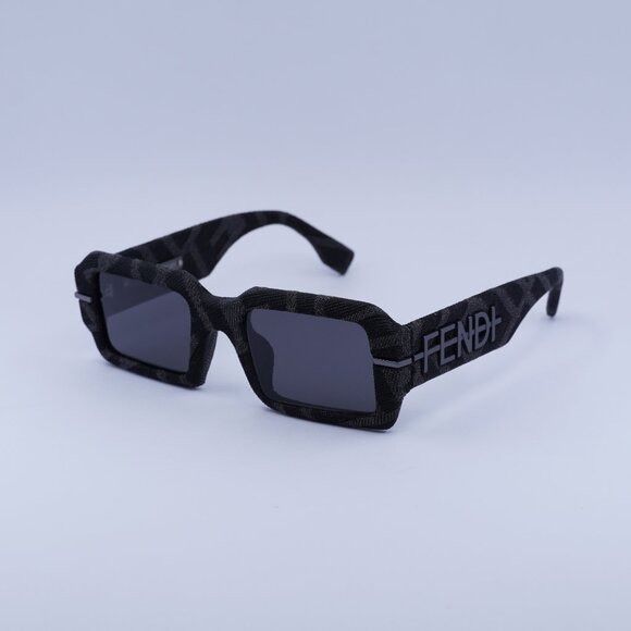 Fendi ?️ New Fendi FE40074U 05A Sunglasses - Grey Monogram  display picture 1