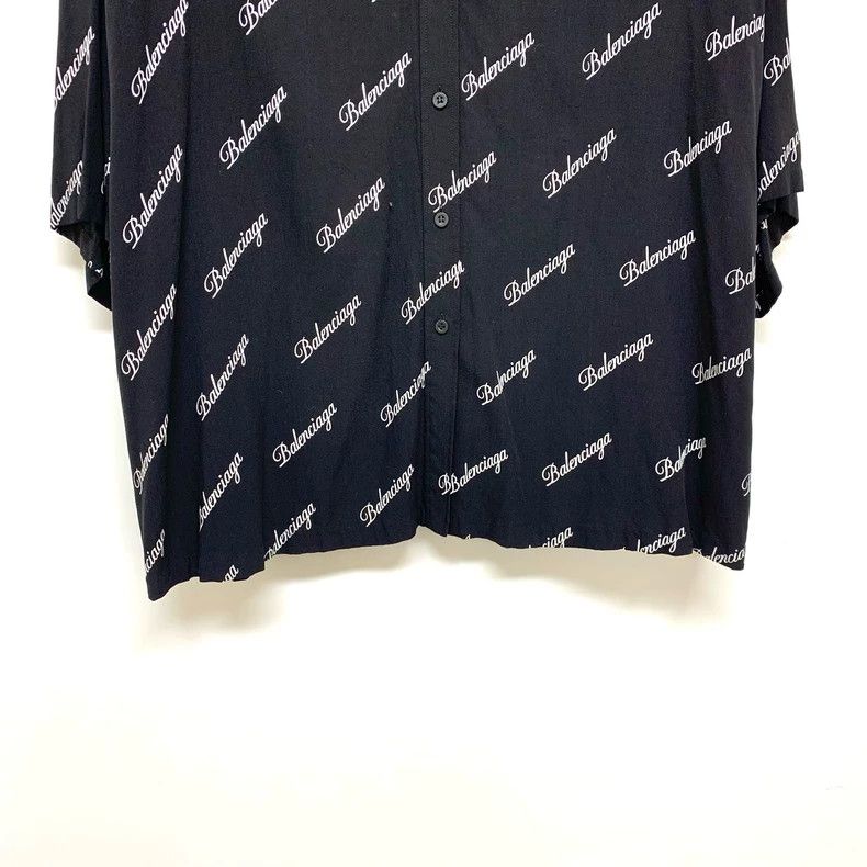 Balenciaga Balenciaga size 34 Bullet screen full of logo cardigan Size US XS / EU 42 / 0 - 6 Thumbnail