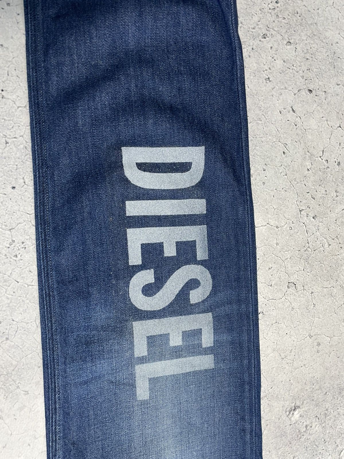 Diesel Diesel Big Logo Jeans Denim Rare Luxury Y2K Hype Size 33x34 Size US 33 - 4 Thumbnail