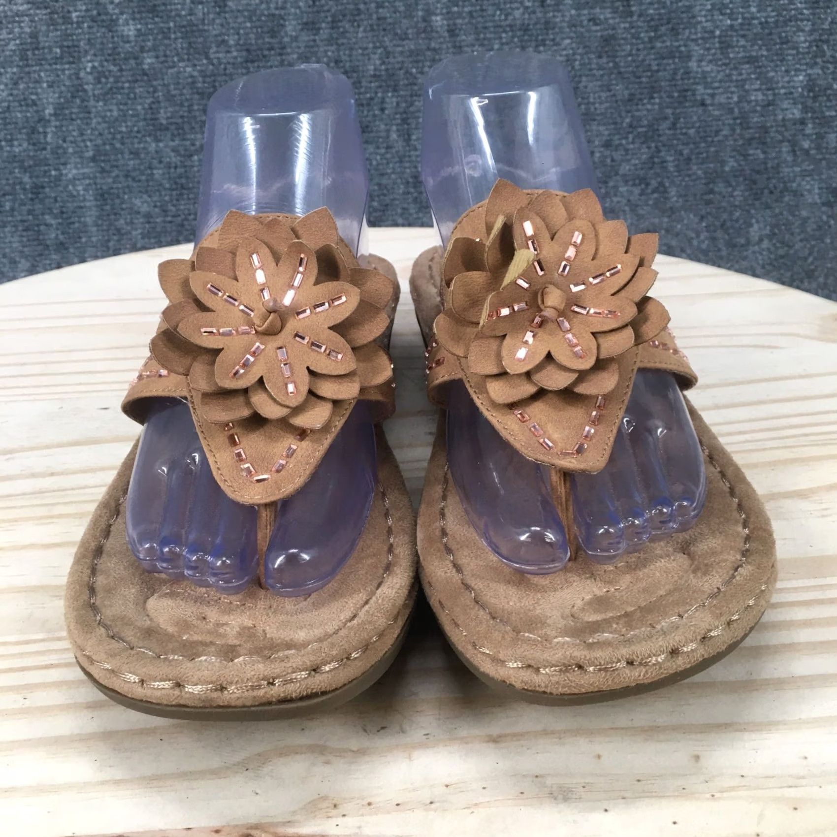 Vintage Cliffs by White Mountain Sandals Flip Flop Cupcake II Womens 8.5M Beige Slip On Casual Sandal Size US 9 / IT 39 - 6 Thumbnail