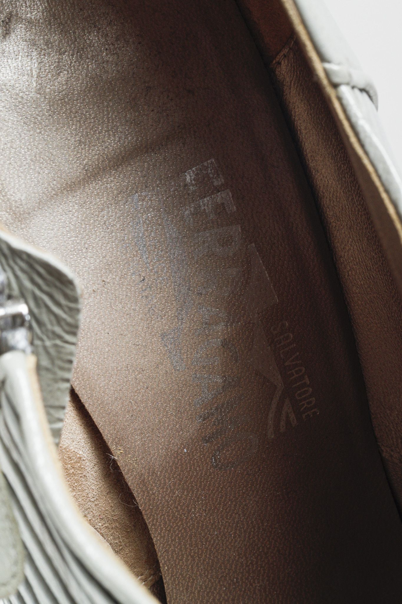 Salvatore Ferragamo Salvatore Ferragamo Ribbed Leather Pumps Size US 10 / IT 40 - 11 Thumbnail