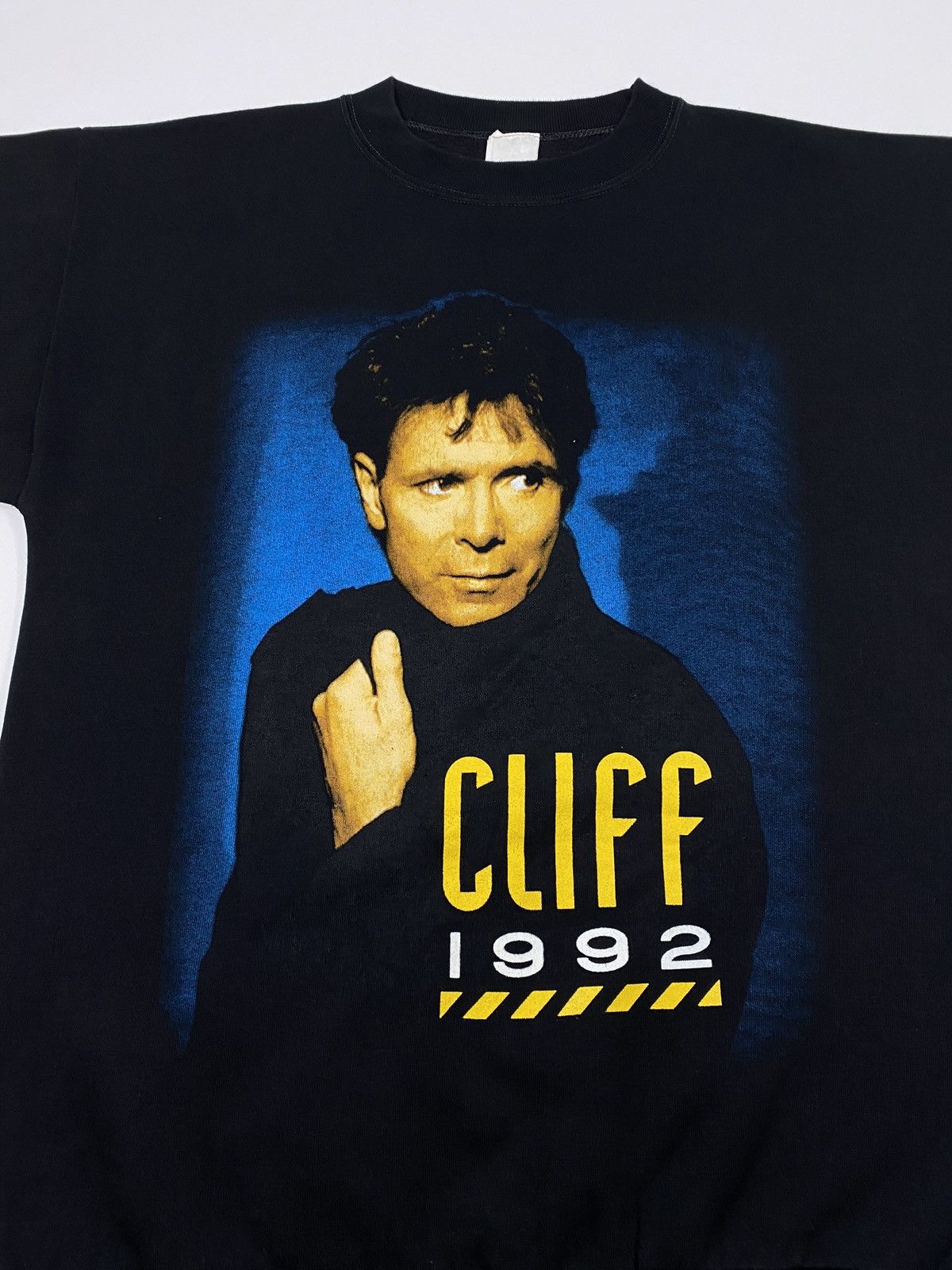 Band Tees 🔥LASTDROP🔥 1992 Cliff Richard Access All Areas Sweatshirt Size US XL / EU 56 / 4 - 7 Thumbnail