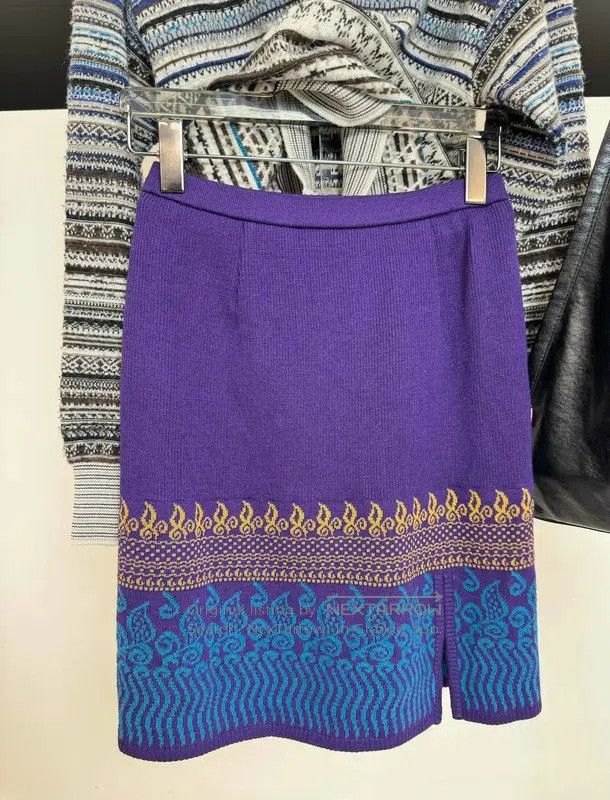 Yves Saint Laurent Yves Saint Laurent Purple Wool Half Skirt . Size 28" / US 6 / IT 42 - 6 Thumbnail