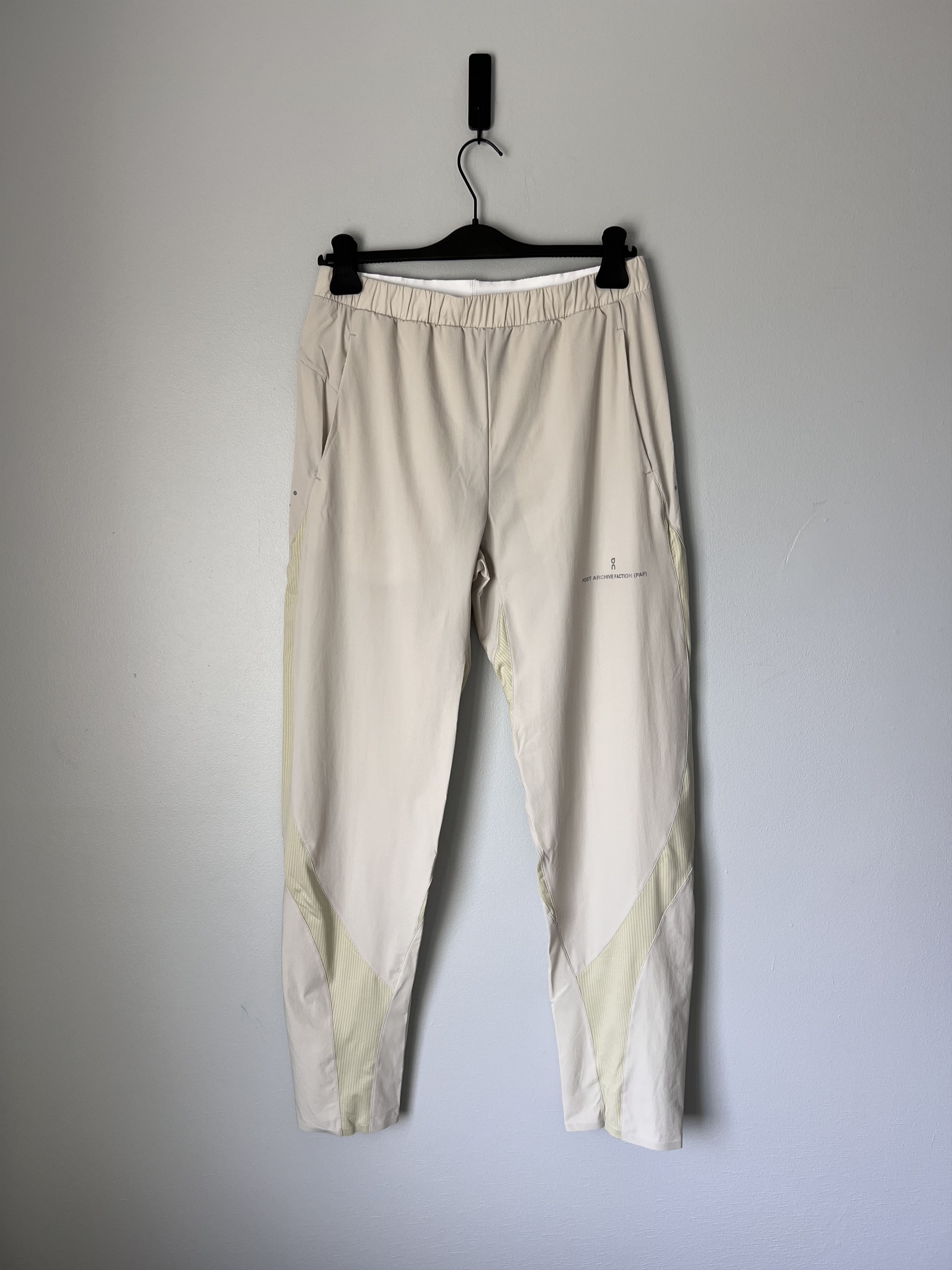 On × POST ARCHIVE FACTION (PAF) ON Post Archive Faction Running Pants in Moondust Chalk Size US 30 / EU 46 - 1 Thumbnail