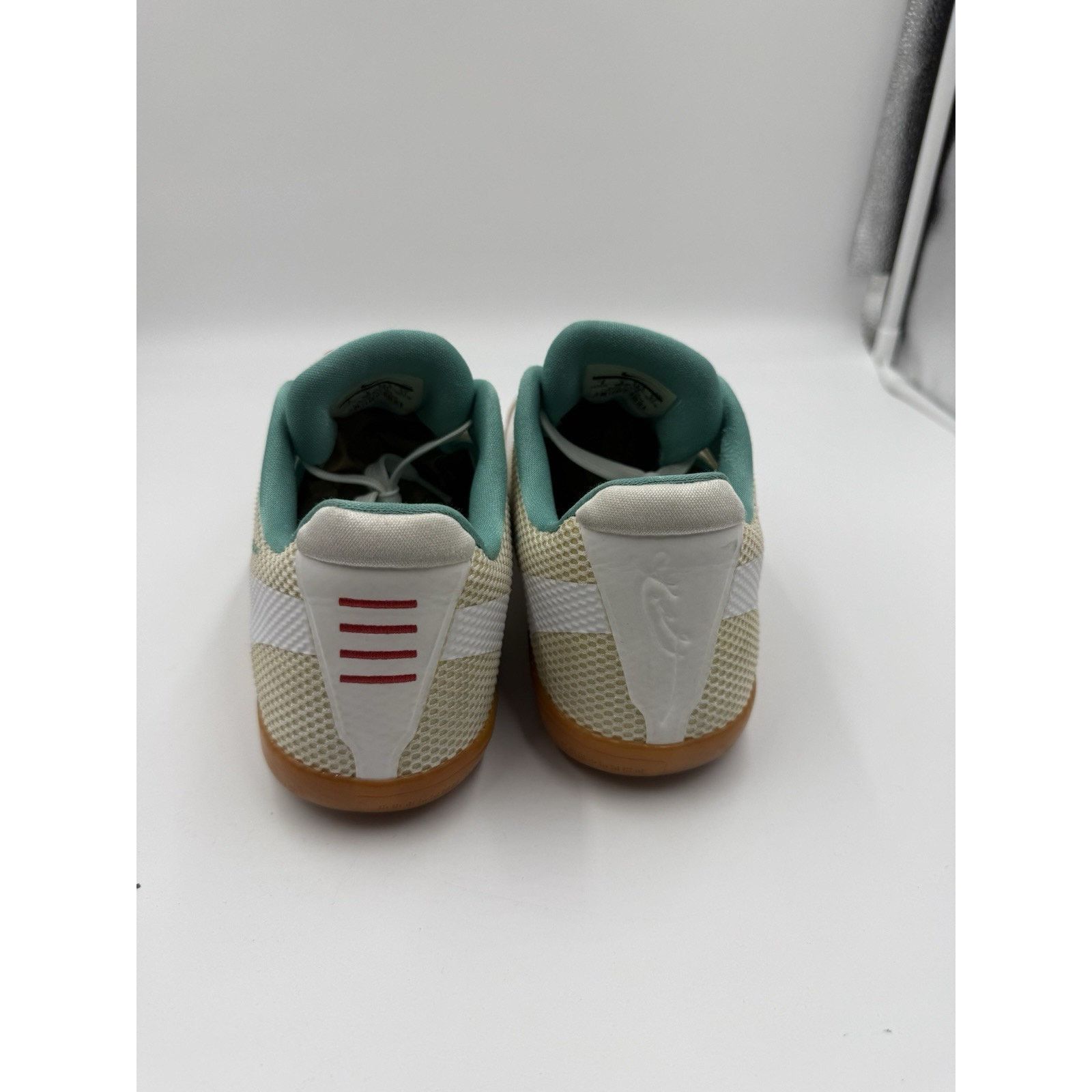 Nike Size 9 - Nike Kobe 11 Summer - 836183-103 Impossible To Find Size US 9 / EU 42 - 4 Thumbnail