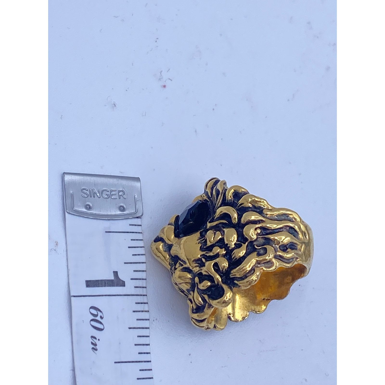 Gucci Gucci Lion Head Ring – Gold-Tone with Black Stone, Size 6 Size ONE SIZE - 12 Thumbnail