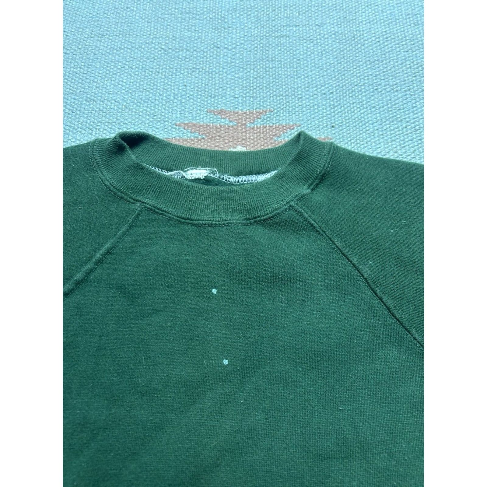 Vintage VINTAGE Sweatshirt Crewneck Green Raglan Distressed Paint 80s 70s M Mens Size US M / EU 48-50 / 2 - 5 Thumbnail