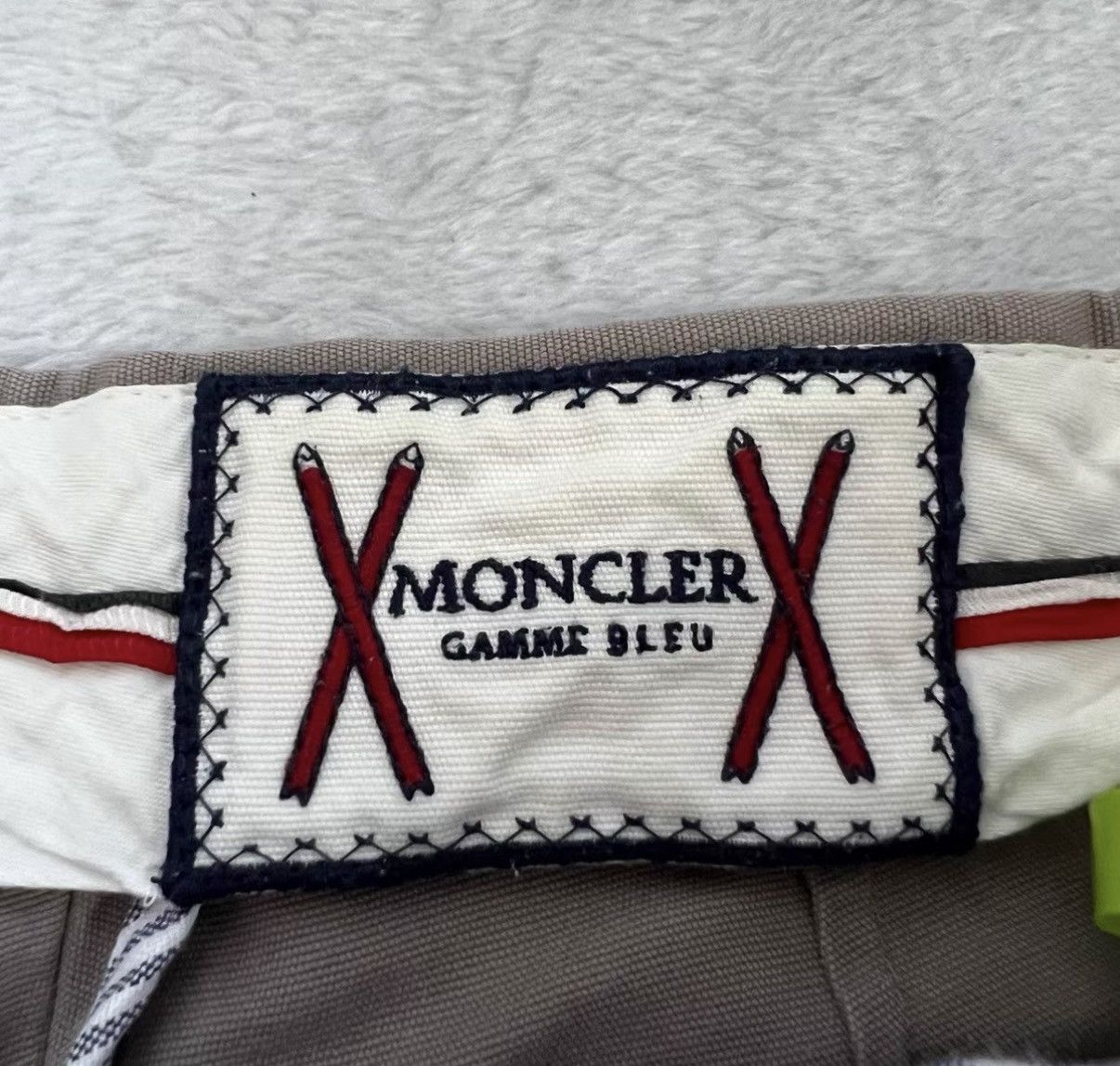 Moncler Moncler Solid Color Logo Embroidered Shorts J41 Size US 28 / EU 44 - 3 Thumbnail