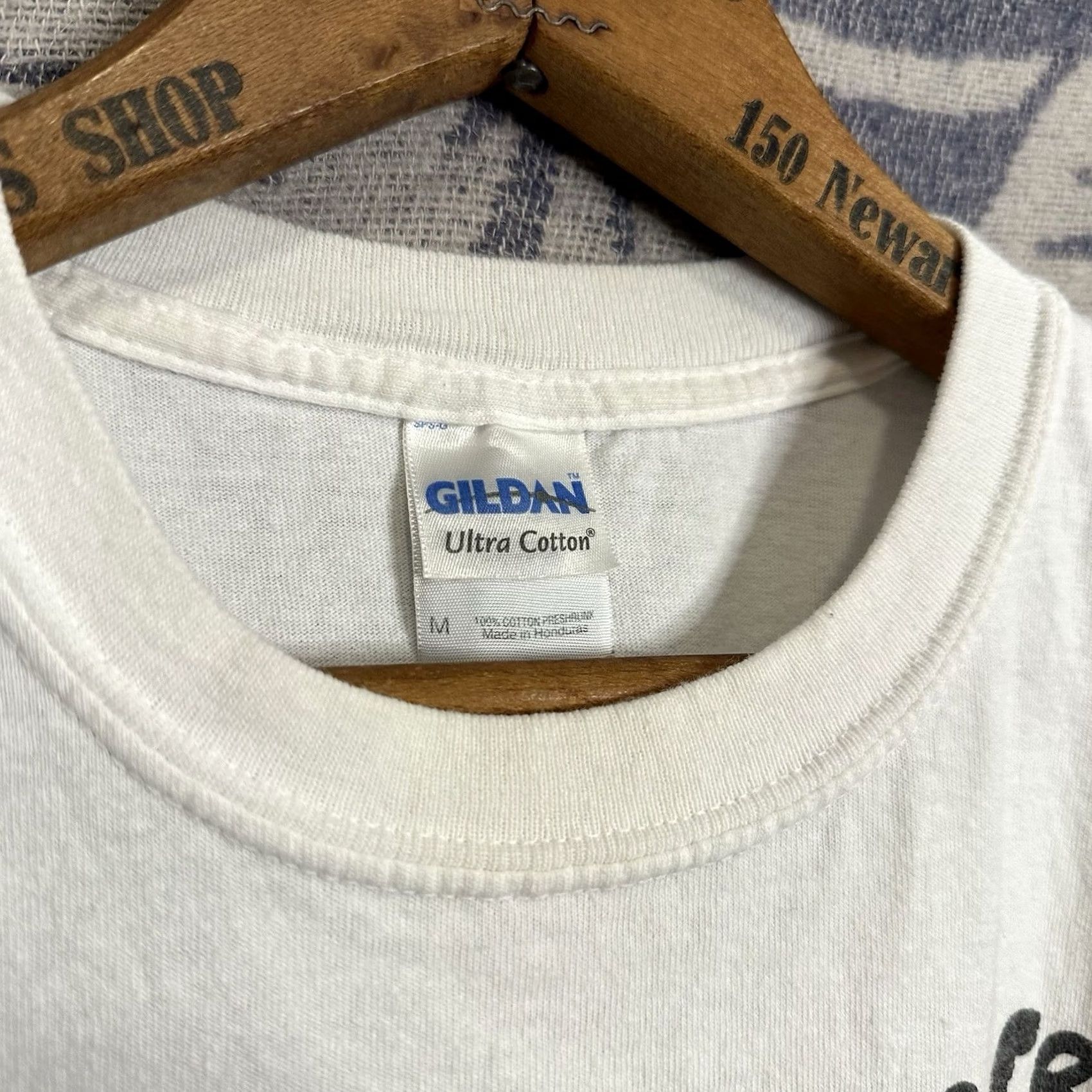 Gildan VINTAGE Big Head Designs Art T Shirt Med Coral Bay Graphic Print White Mens Size US M / EU 48-50 / 2 - 3 Thumbnail